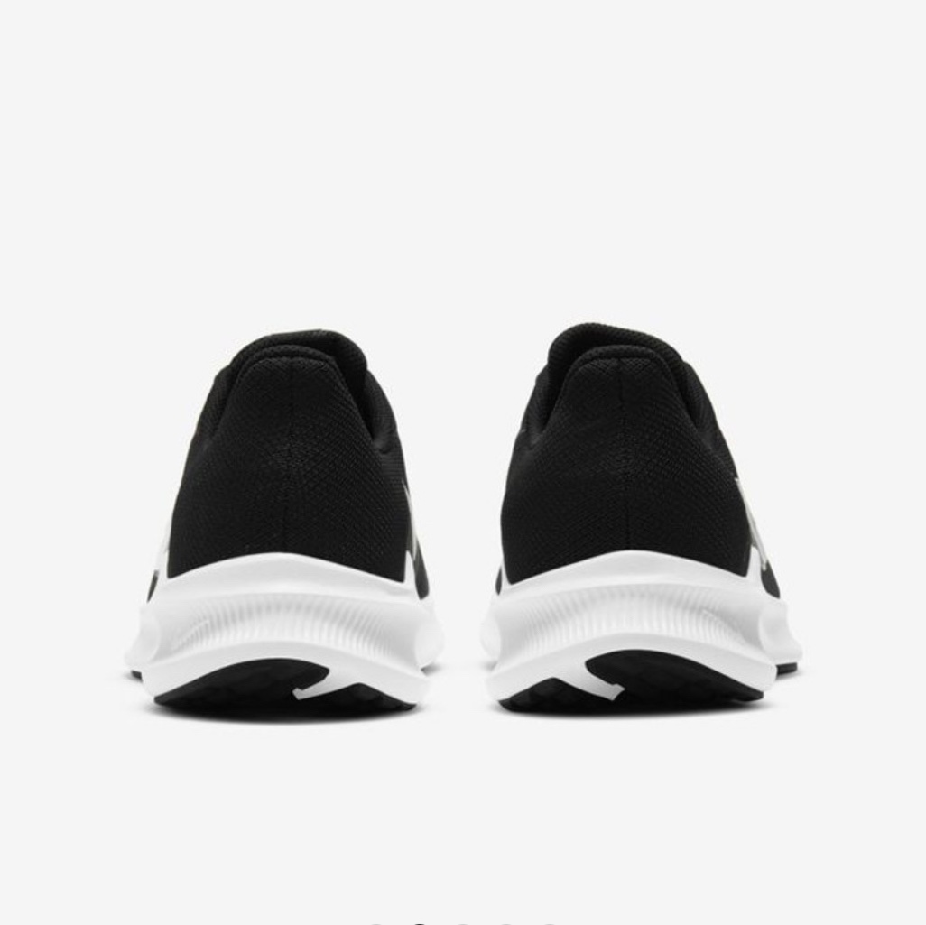 Nike Downshifter 11 Black White 착용 스타일 - 4