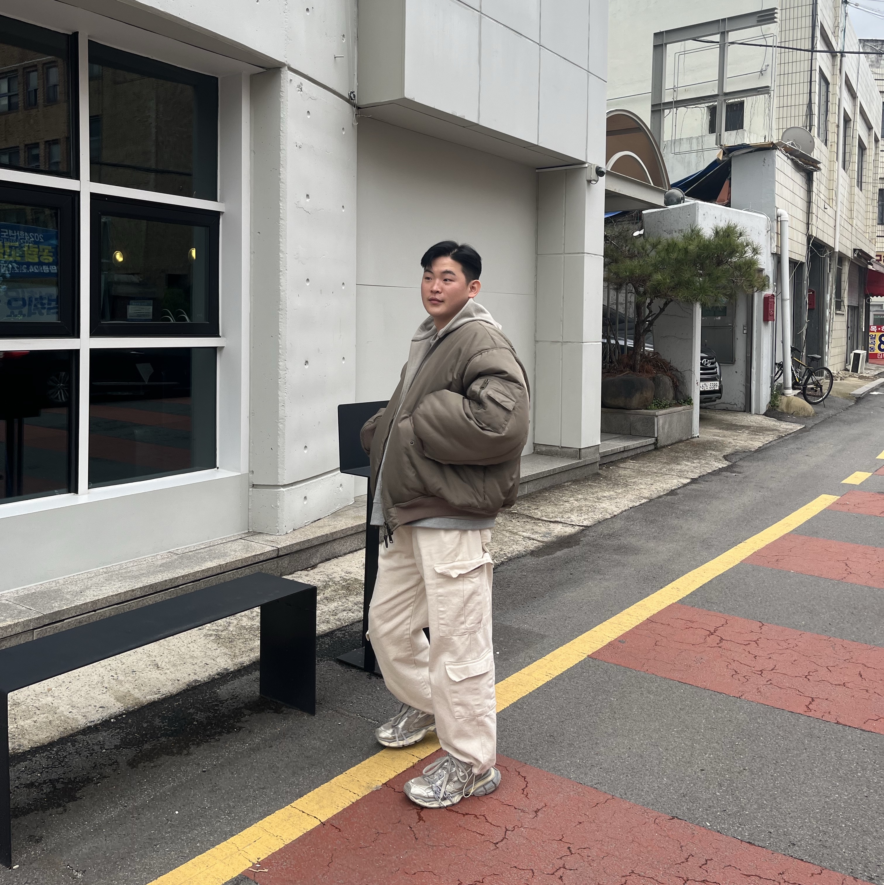 Balenciaga 3XL Sneakers Light Beige 착용 스타일 - 1