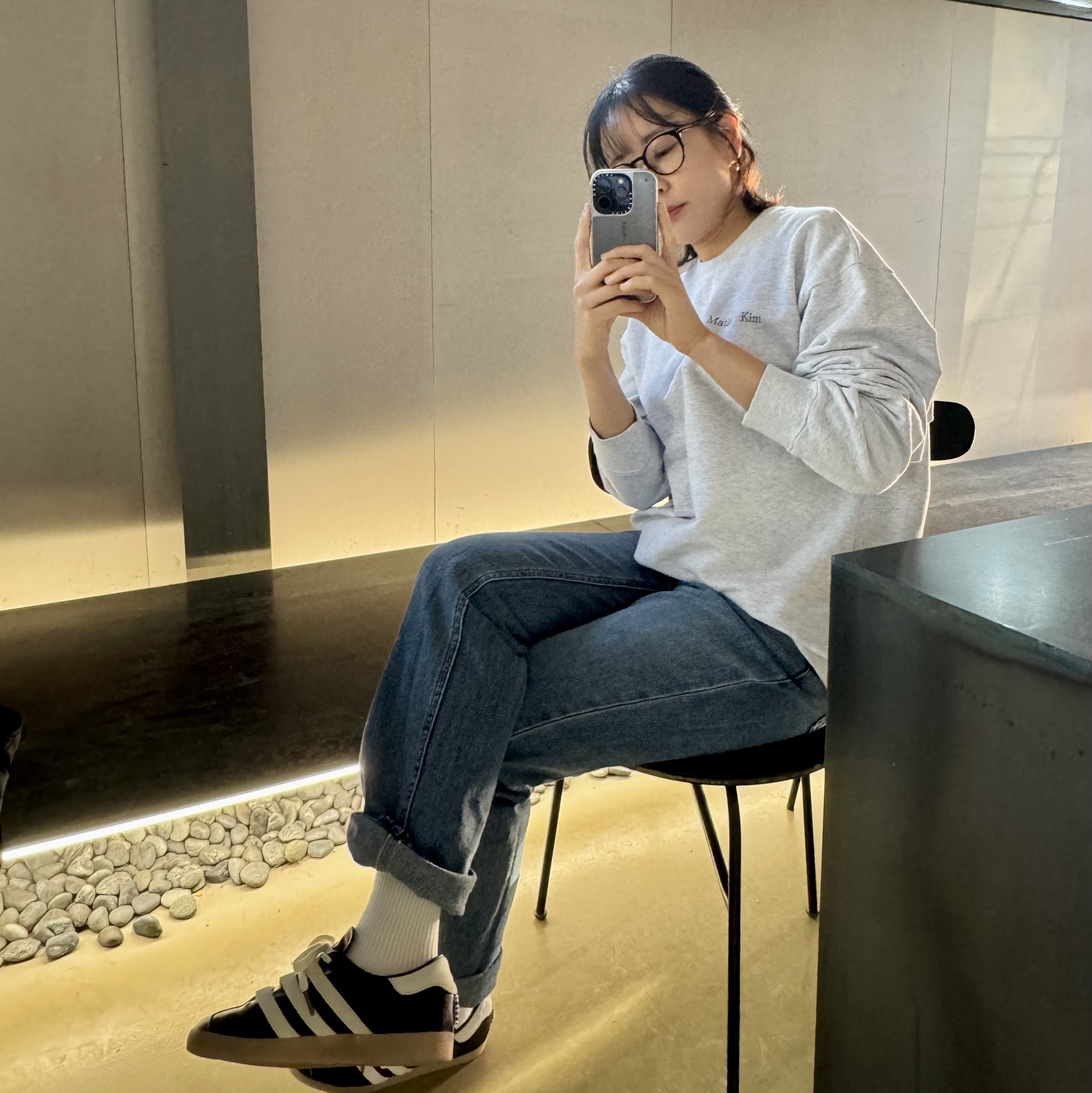 Casetify x Matin Kim iPhone Signature Magsafe Mirror Case Silver, Adidas x Foot Industry Gazelle Core Black Cream White 착용 스타일