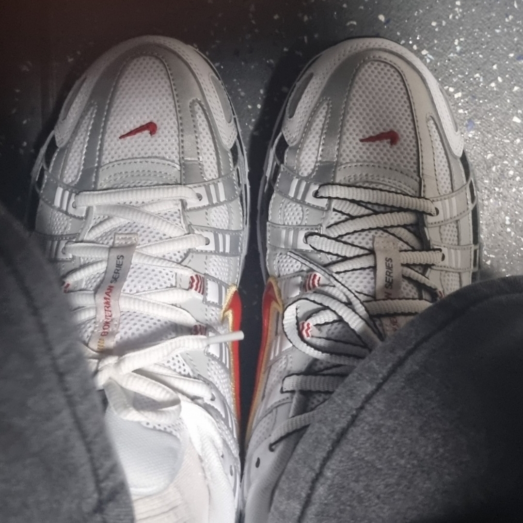 (W) Nike P-6000 Metallic Silver Red 착용 스타일