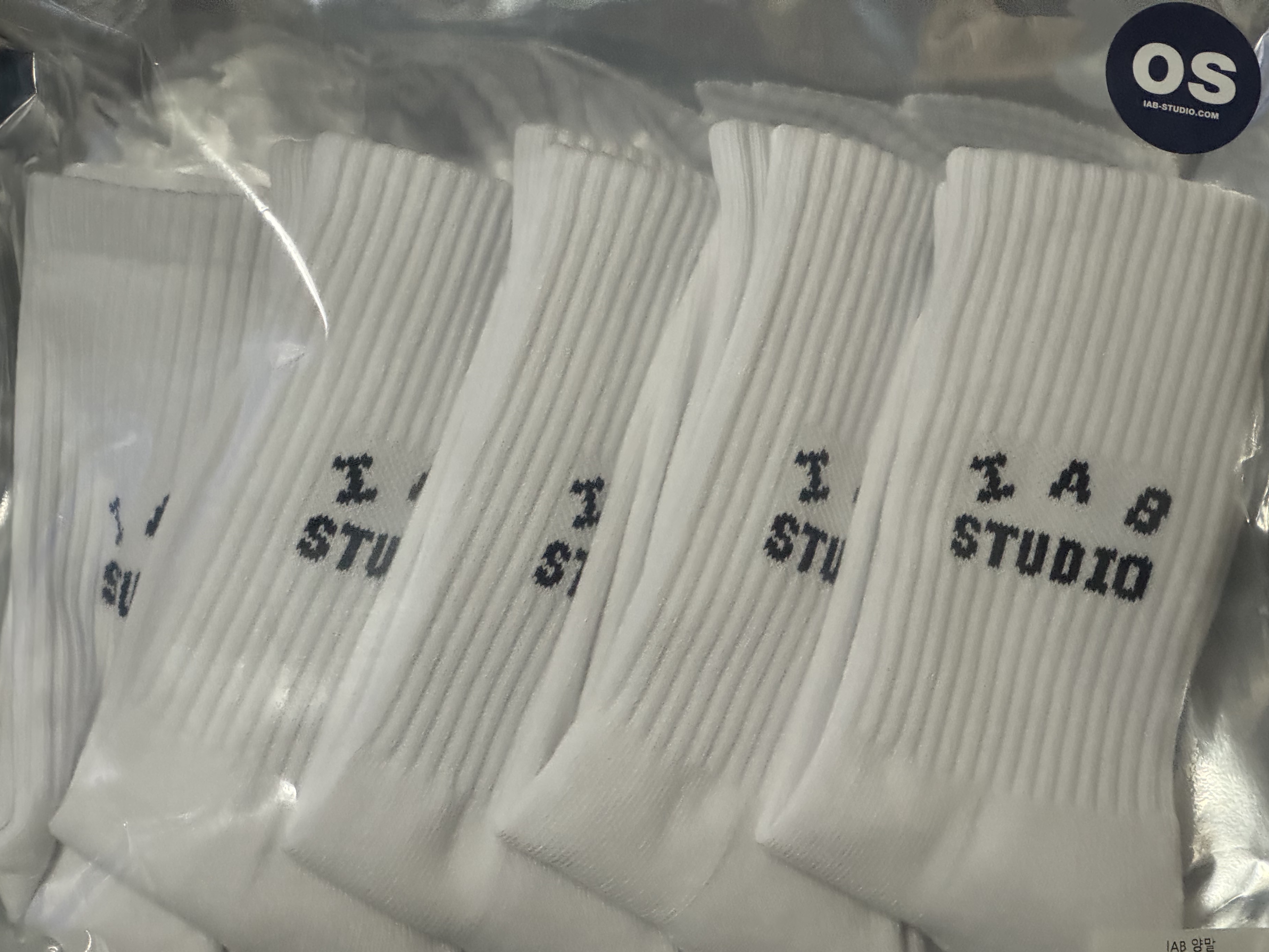 IAB Studio Socks White (5 Pack) 착용 스타일 - 1