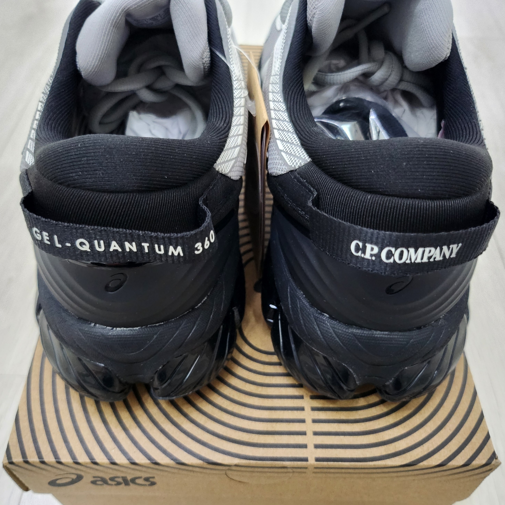 Asics x C.P. Company Gel-Quantum 360 VIII Cement Grey 착용 스타일 - 4