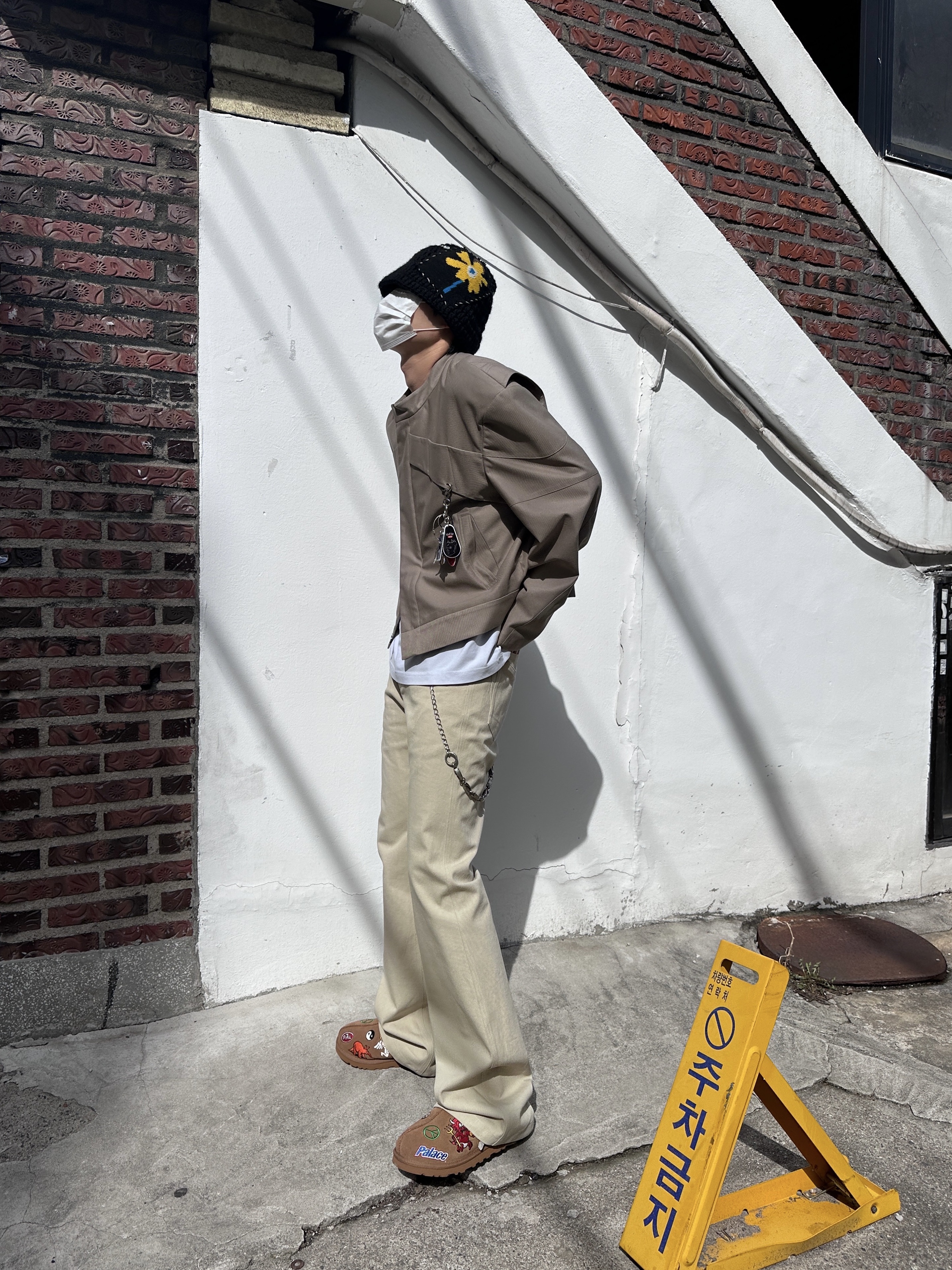 Nonnod Flared Pants Beige 착용 스타일 - 4
