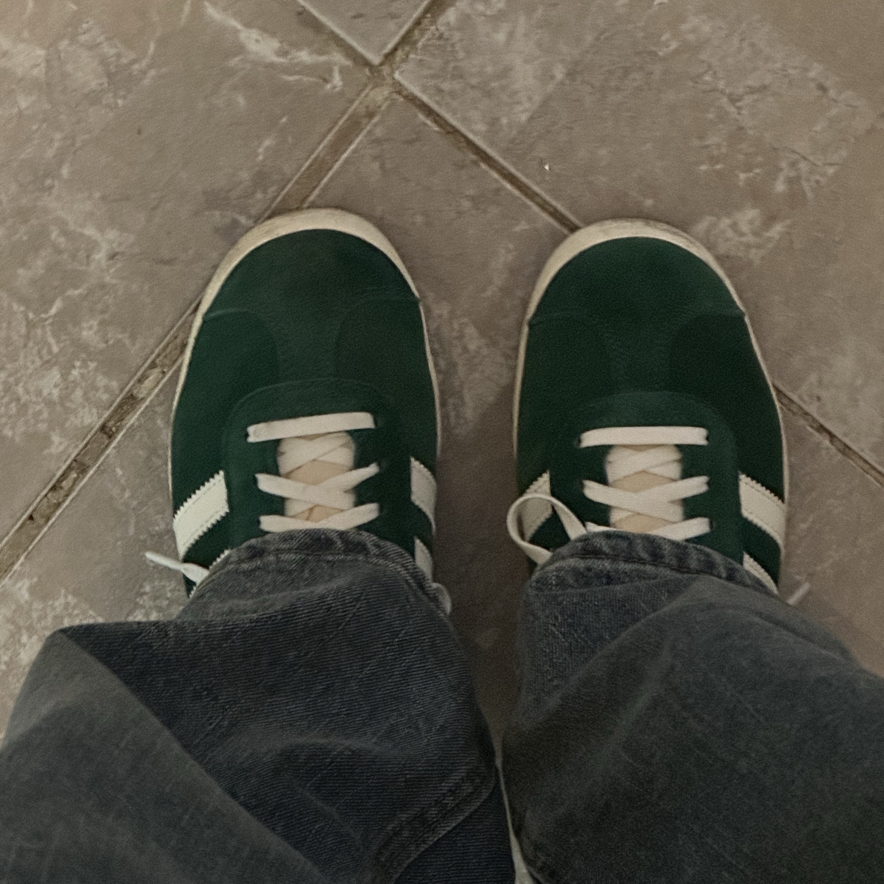 Adidas Gazelle Dark Green Cream White 착용 스타일
