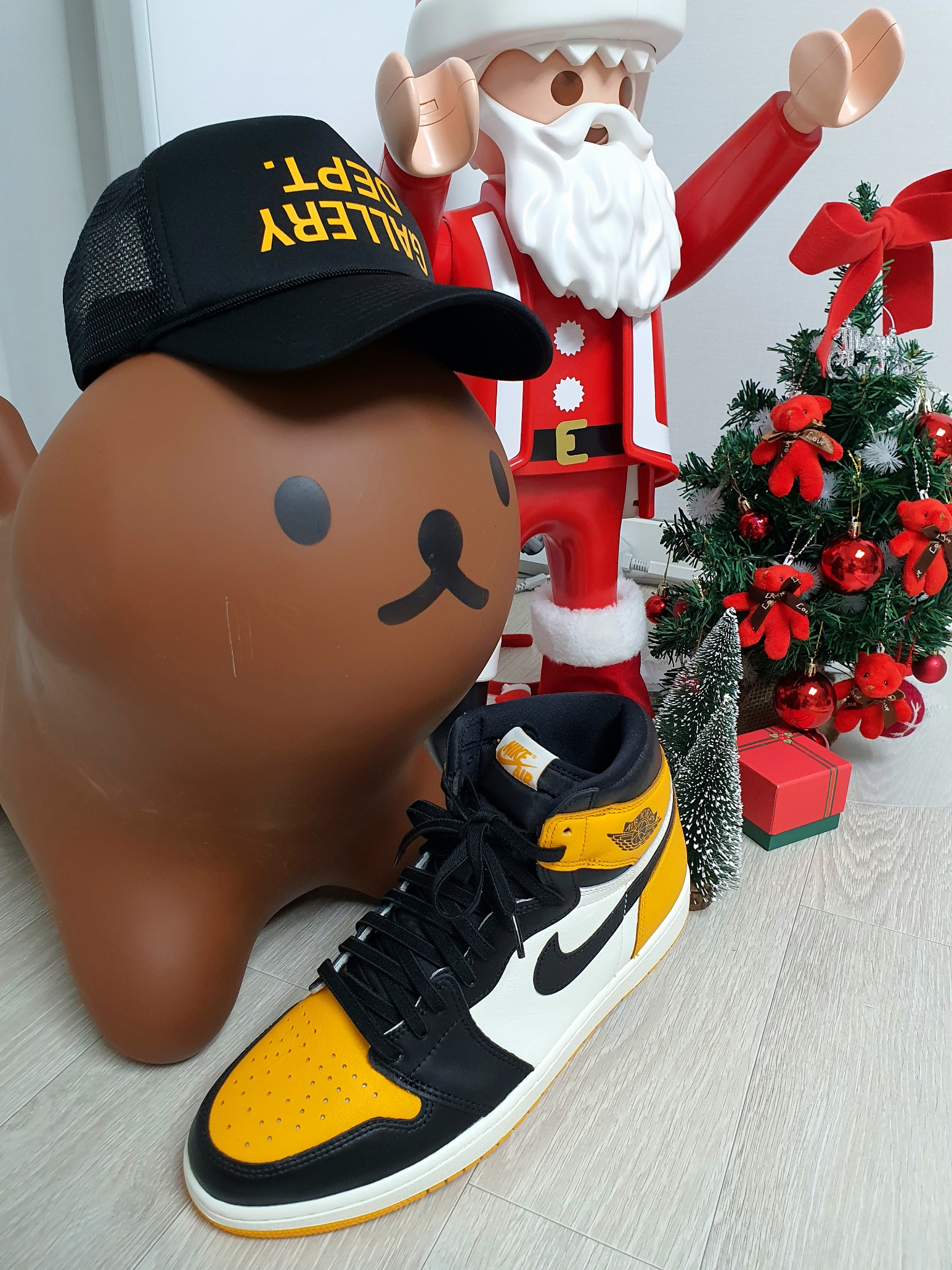 Gallery Dept. Fucked Up Trucker Cap Black, Jordan 1 Retro High OG Taxi 착용 스타일