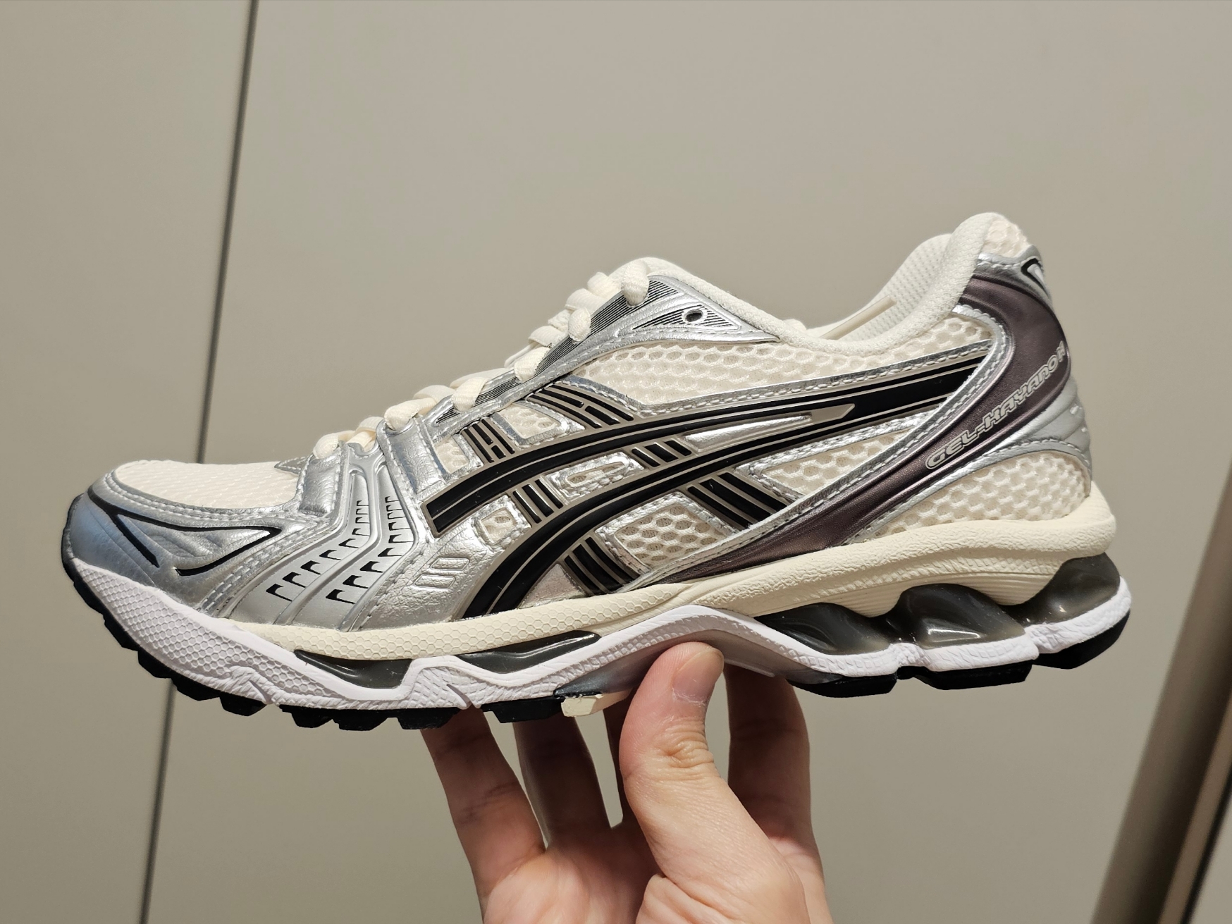 Asics Gel-Kayano 14 Cream Black 착용 스타일