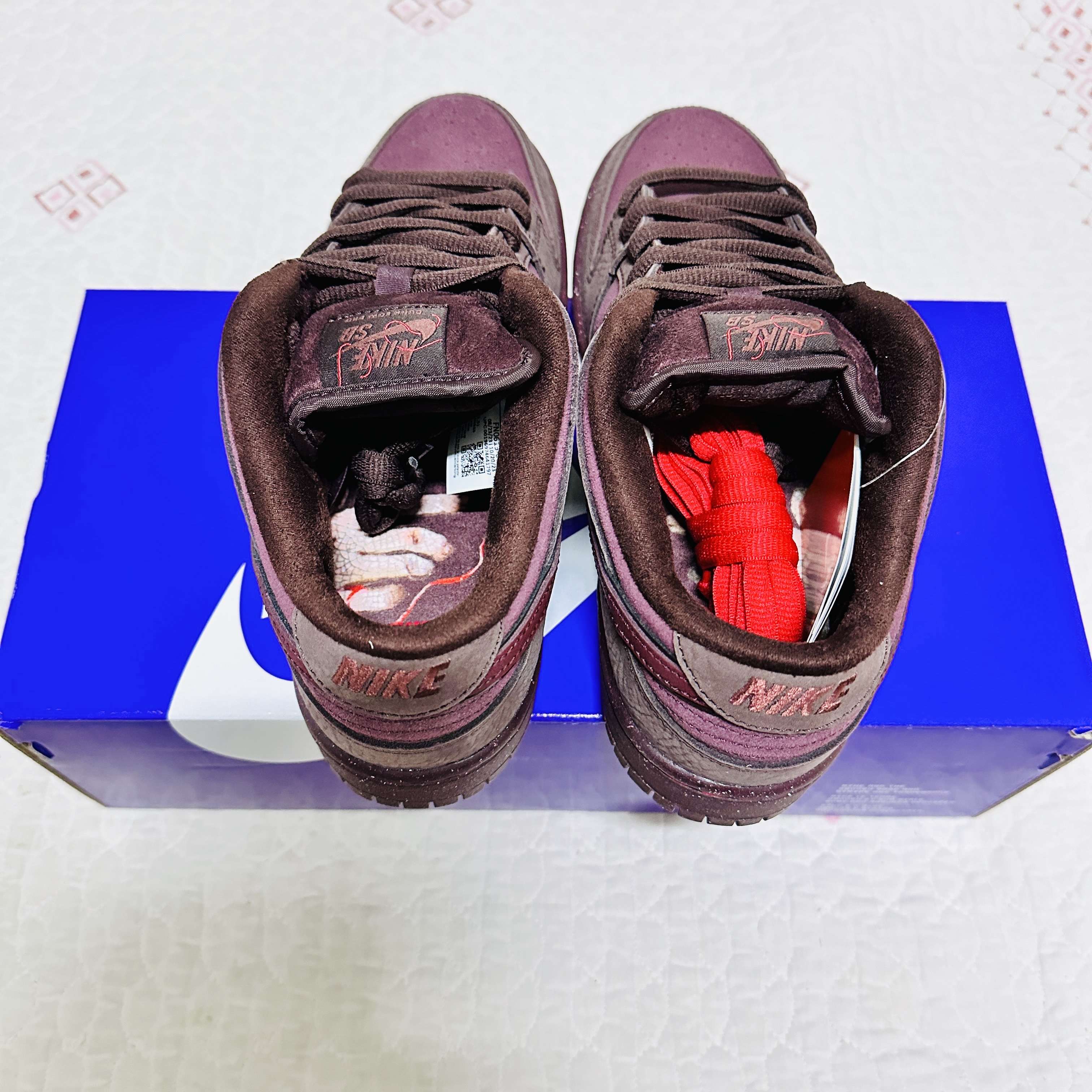 Nike SB Dunk Low PRM Burgundy Crush 착용 스타일 - 3
