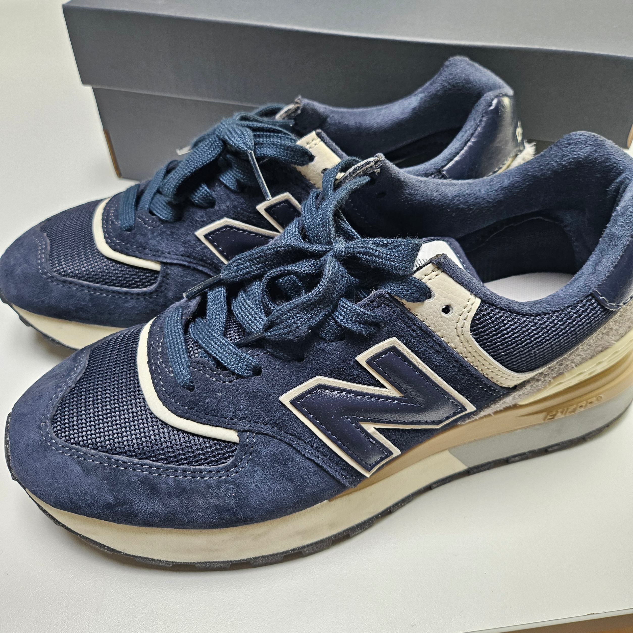 New Balance 574 Legacy Blue Navy 착용 스타일 - 1