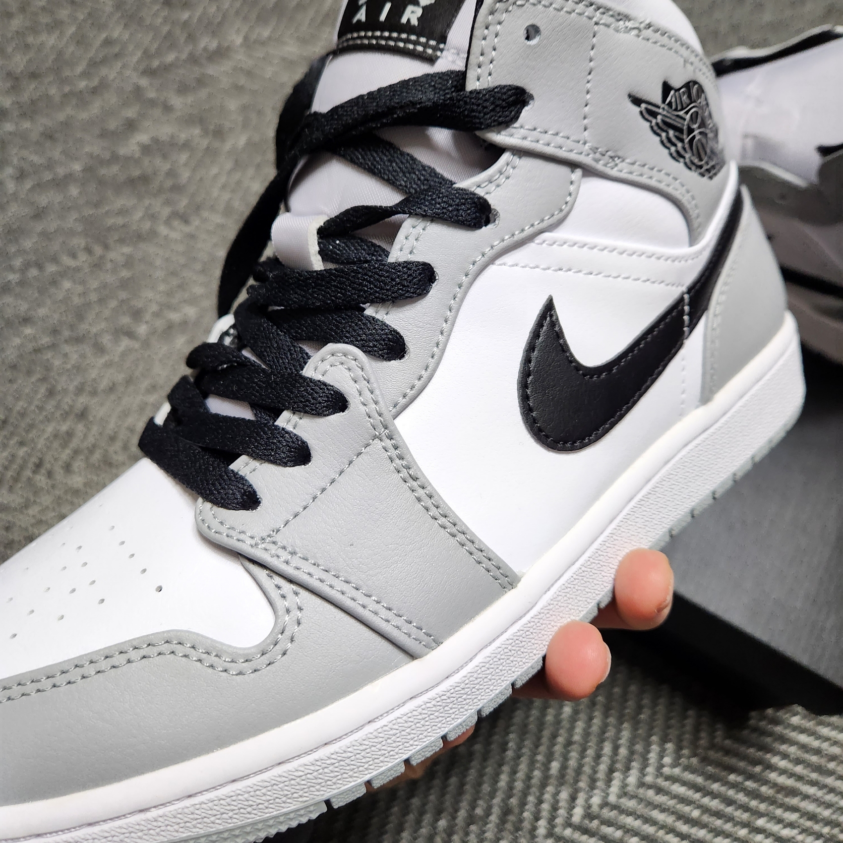 Jordan 1 Mid Light Smoke Grey 착용 스타일