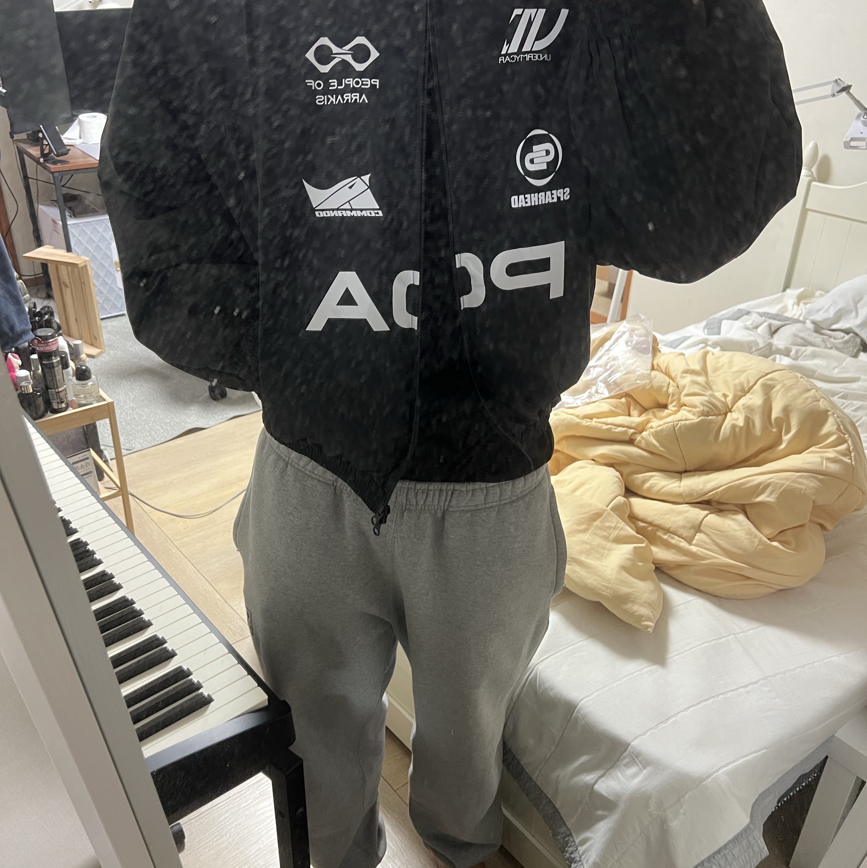 Undermycar Acer Padded Shoulder Crop Blouson Ebony - 23FW 착용 스타일