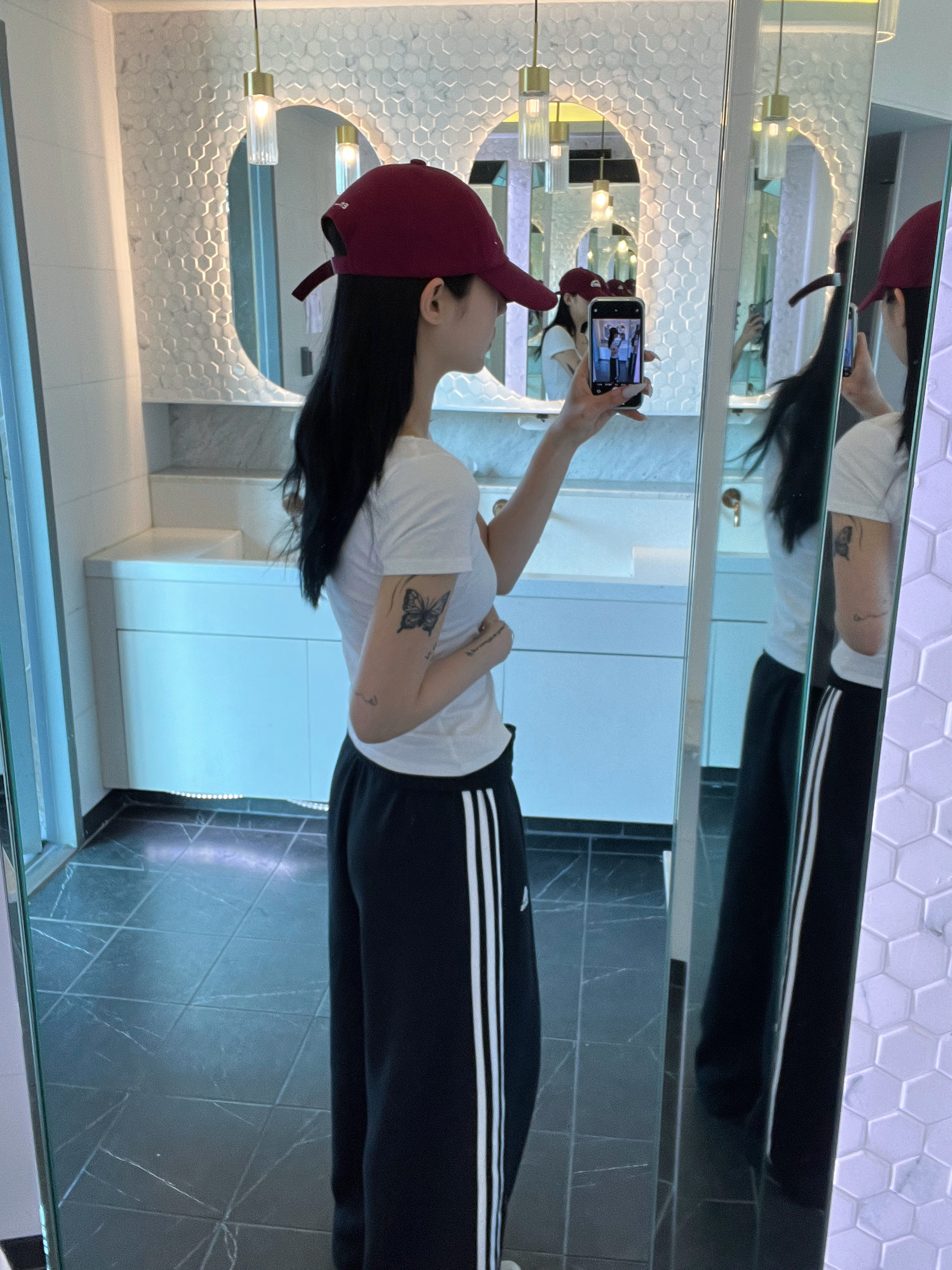 Casetify x Matin Kim iPhone Denim Pocket Magsafe Mirror Case Silver, Emis New Logo Emis Cap Burgundy 착용 스타일 - 4