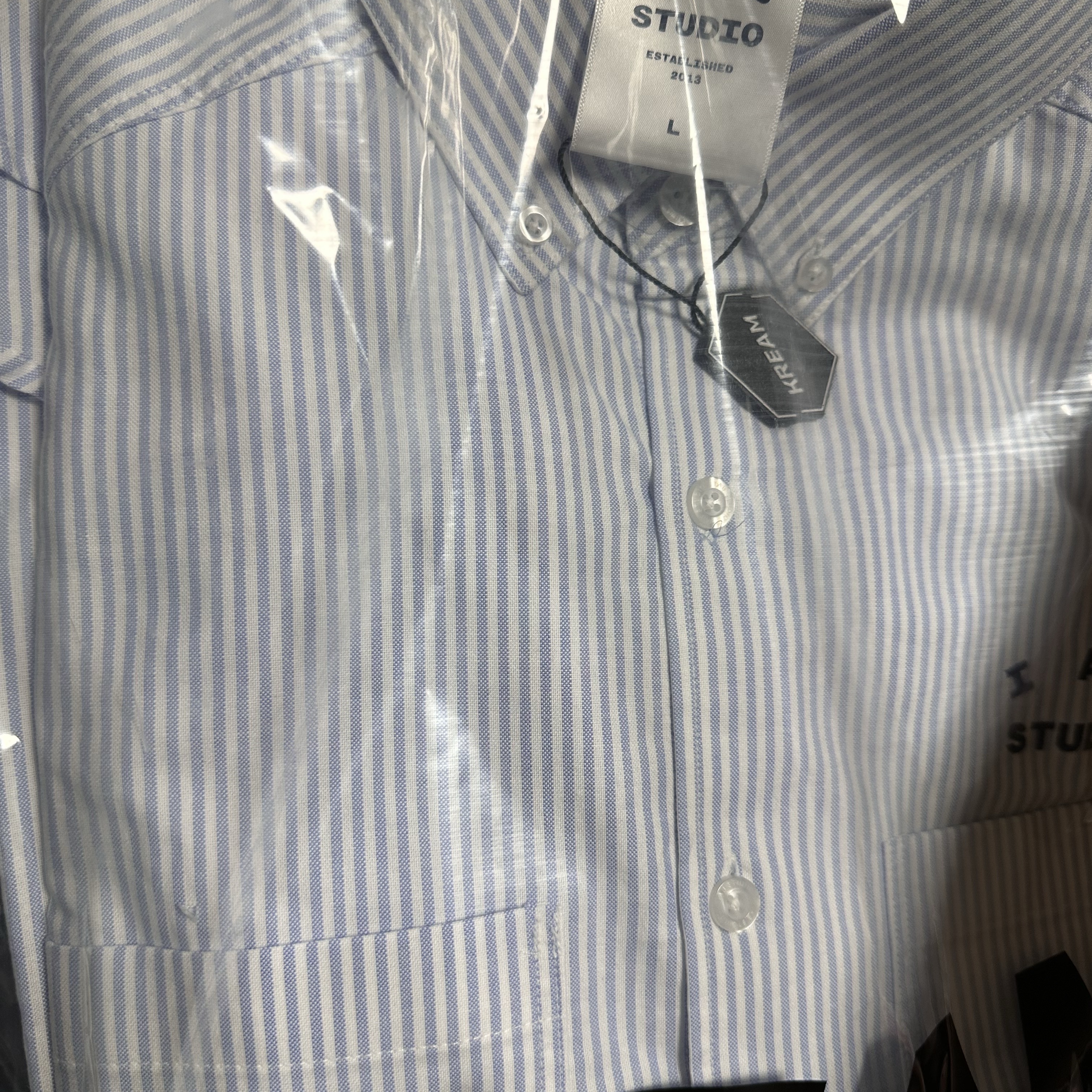 IAB Studio Worksout 20th Anniversary Work Shirt Blue Stripe 착용 스타일 - 1