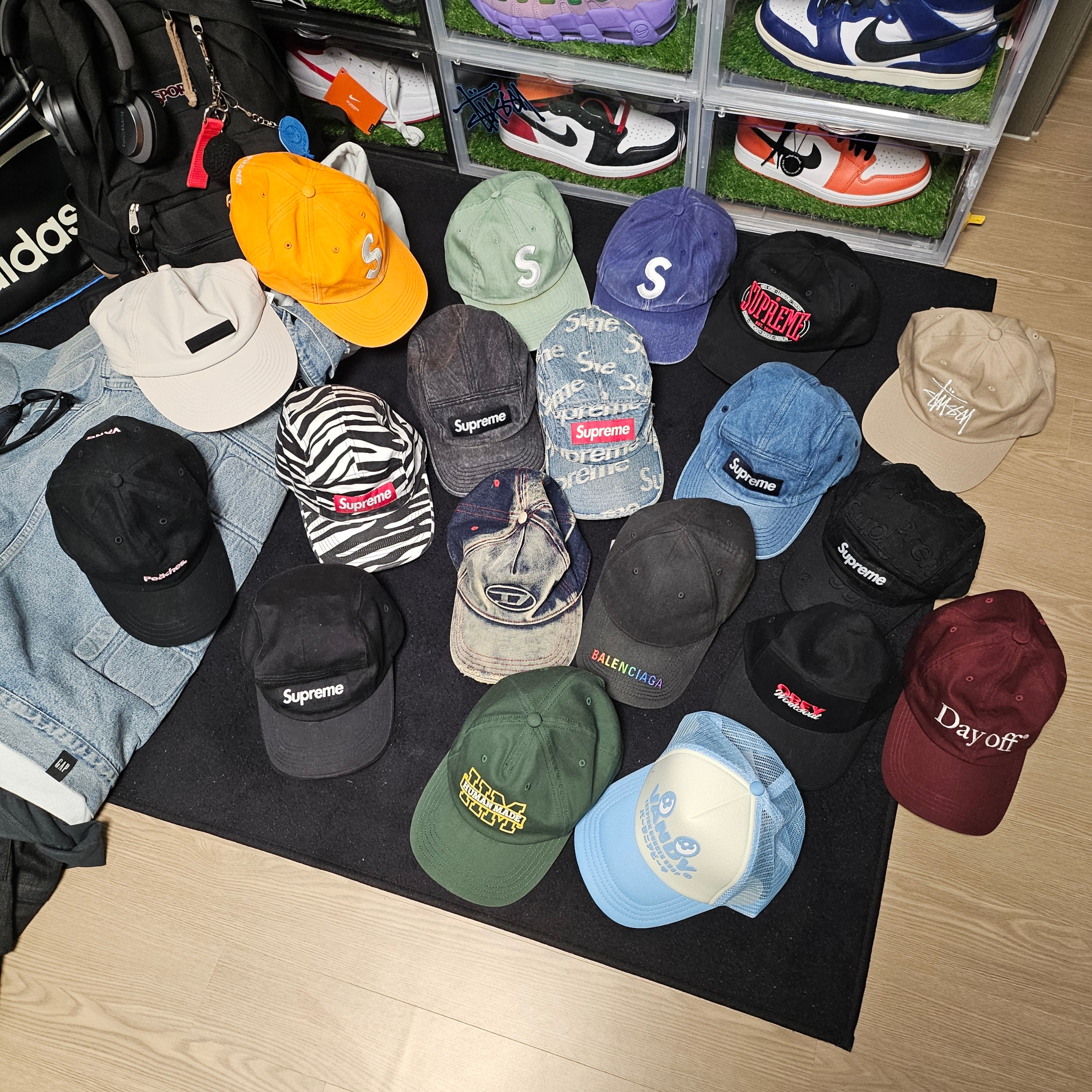Supreme Washed Chino Twill Camp Cap Denim - 23FW, Supreme Frayed Logos Denim Camp Cap Blue - 21SS 착용 스타일 - 1