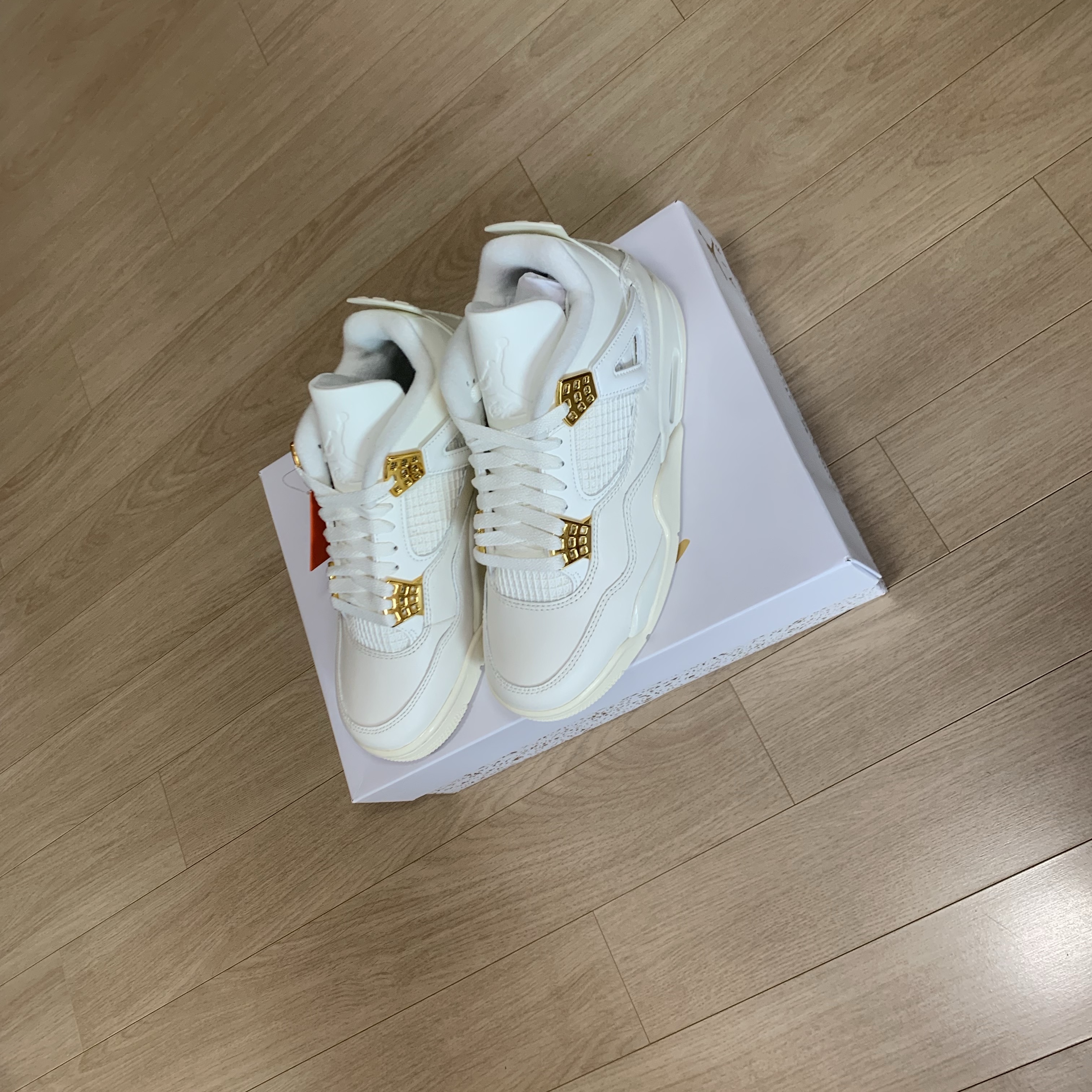 (W) Jordan 4 Retro Metallic Gold 착용 스타일 - 4