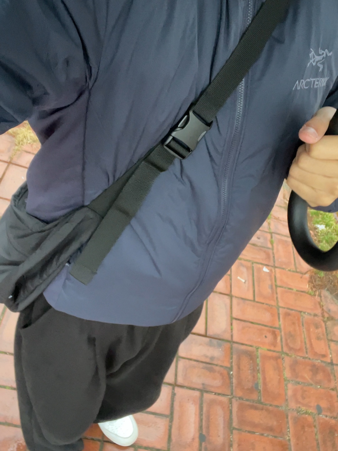 Arc'teryx Atom Hoody Black Sapphire, Nike Air Force 1 '07 Low White 착용 스타일 - 1