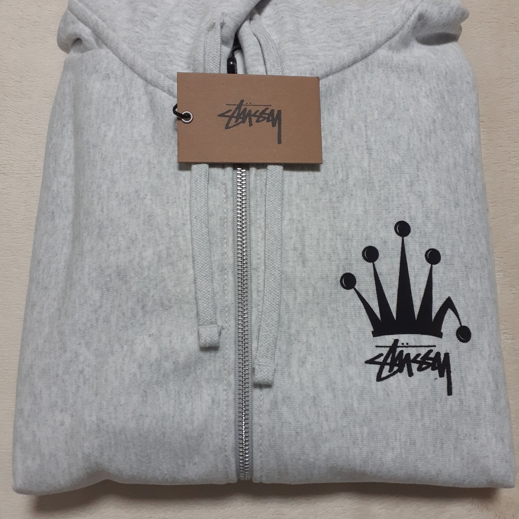 Stussy Regal Crown Zip Hoodie Ash Heather 착용 스타일 - 1