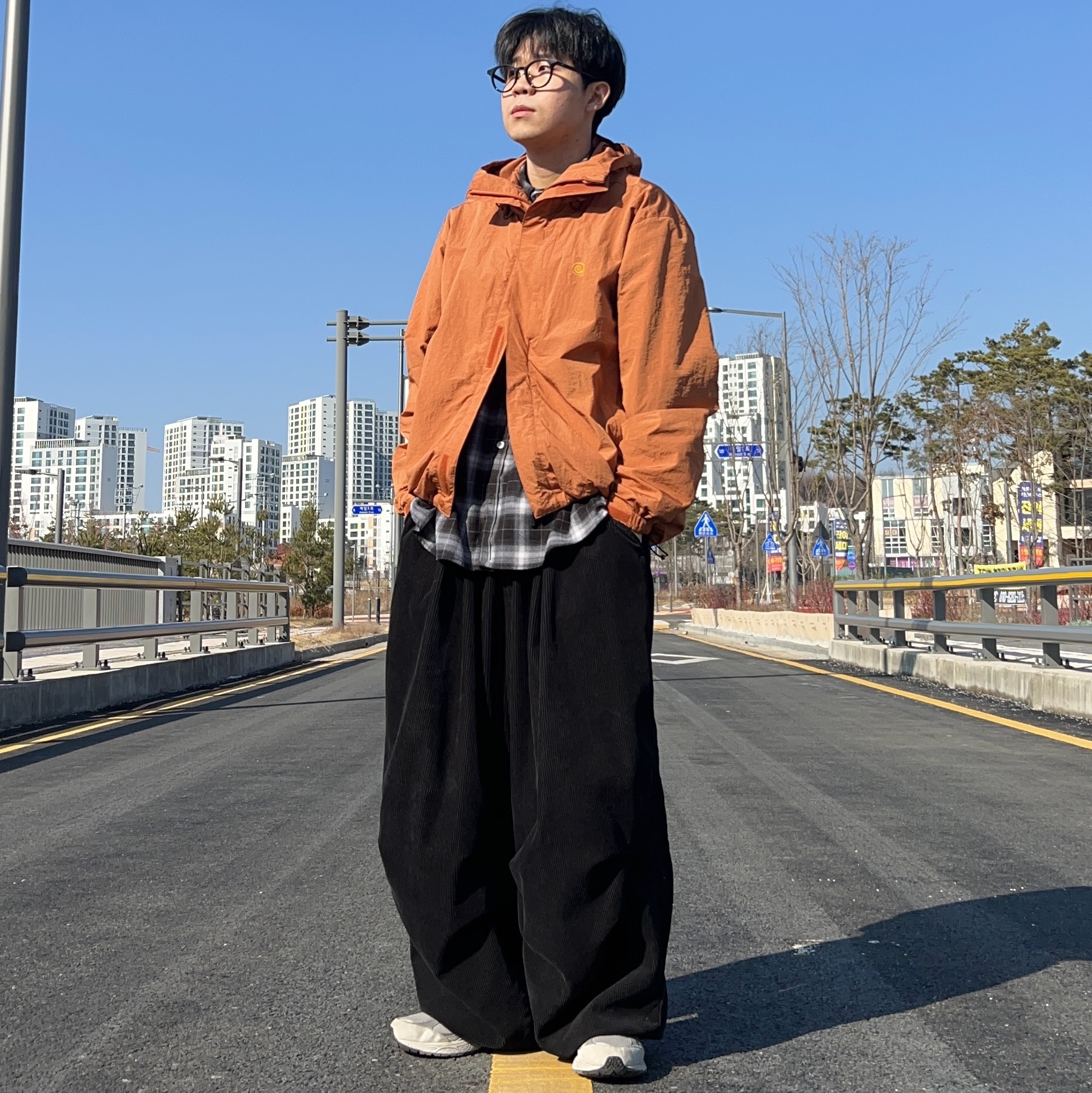 New Balance 2002R T2 Gray 착용 스타일 - 3