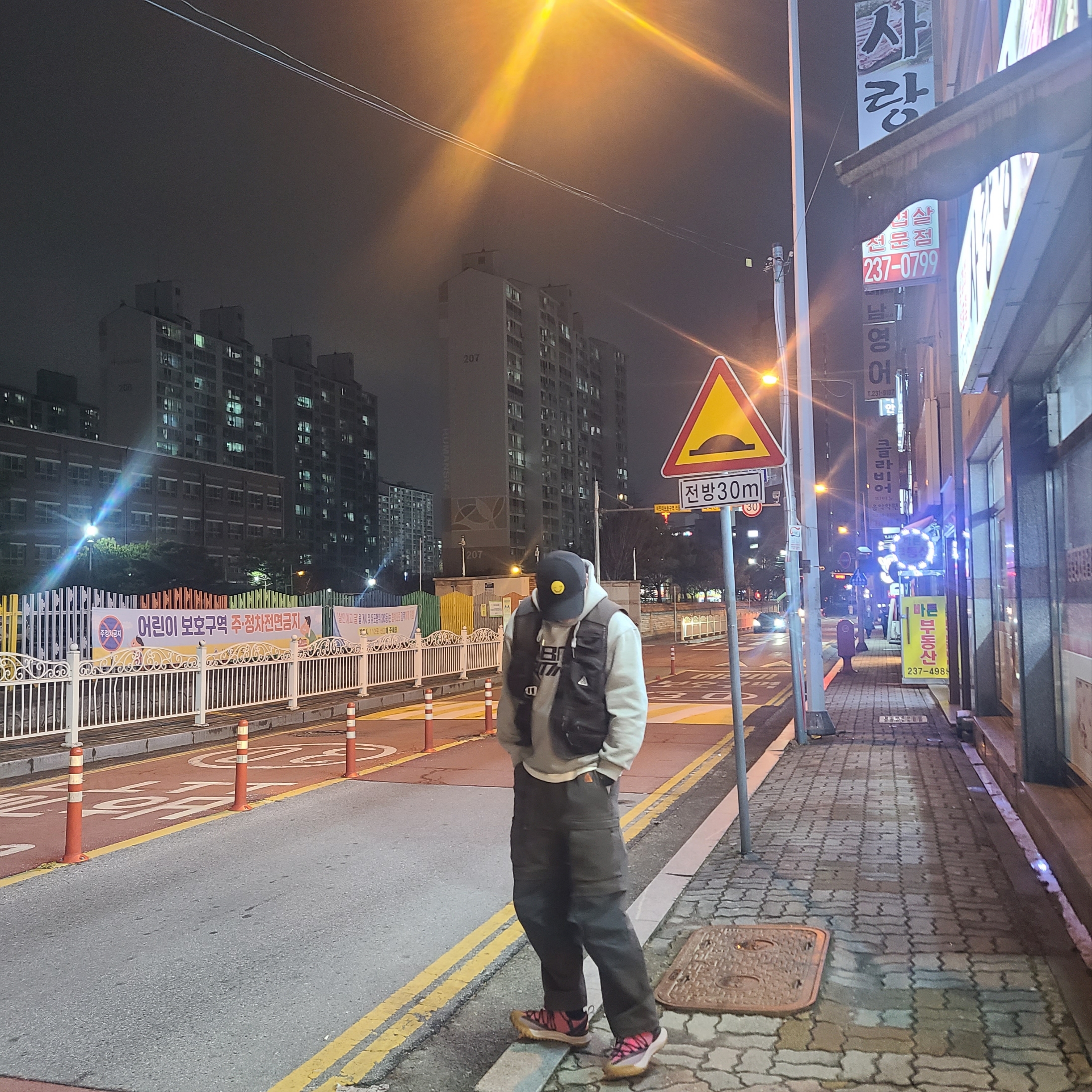 (W) Arc'teryx All Smiles Ball Cap Black, Nike ACG Buttles Vest Velvet Brown - US/EU 착용 스타일