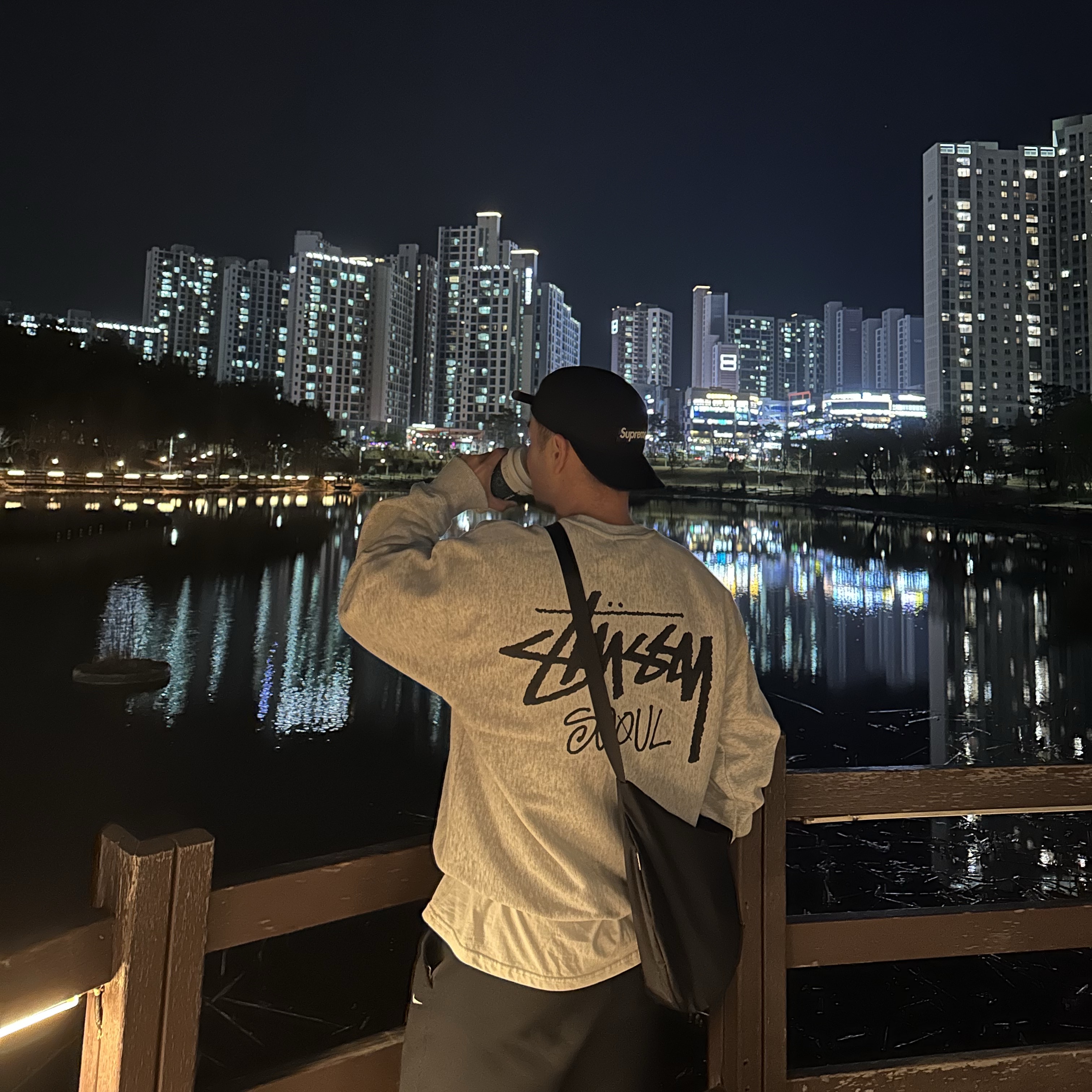 Supreme Washed Chino Twill Camp Cap Black, Stussy Stock Seoul Crew Ash Heather 2023 착용 스타일 - 3