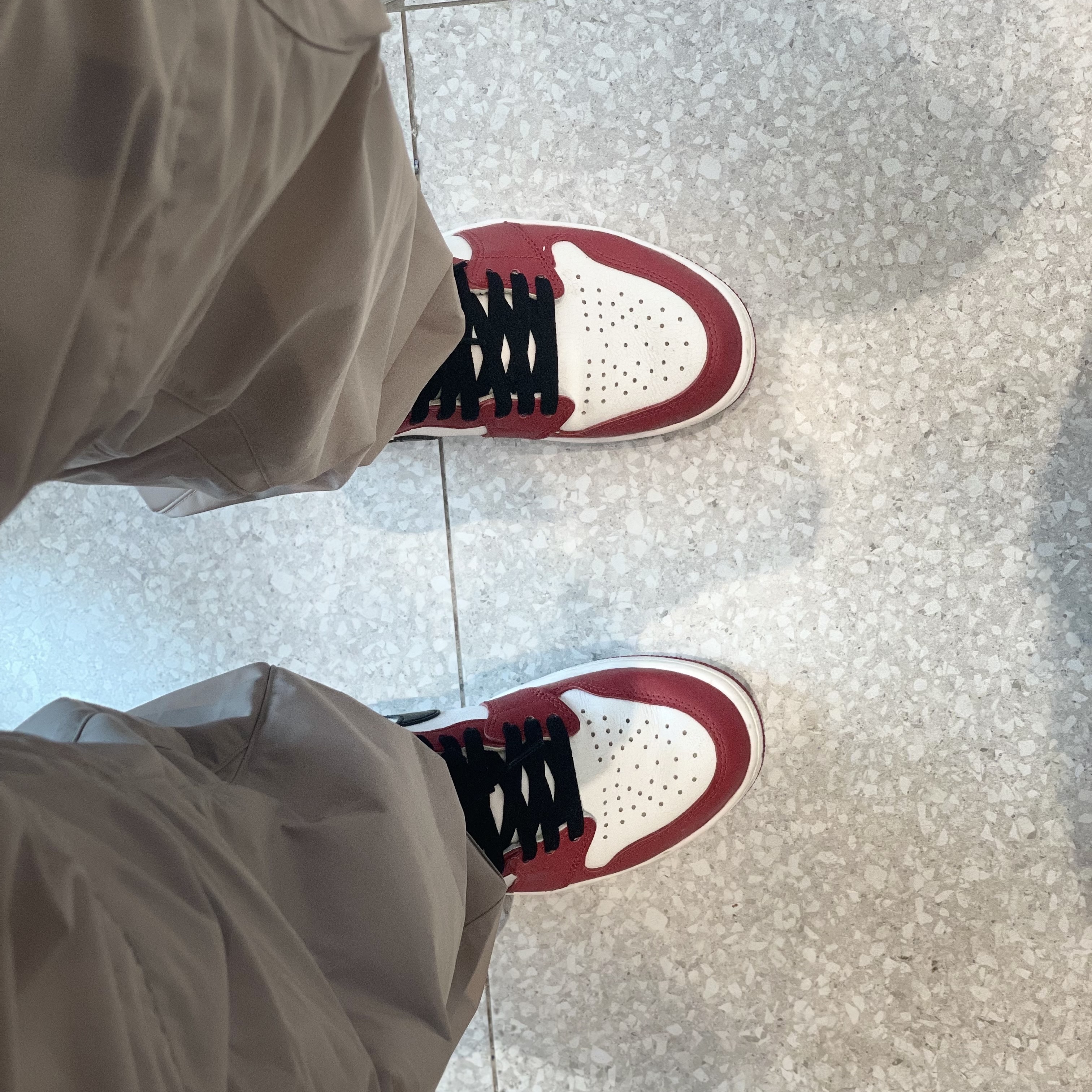 Nike x Off-White NRG Track Suit Khaki - Asia, Jordan 1 Retro High OG Chicago 2022 착용 스타일 - 1