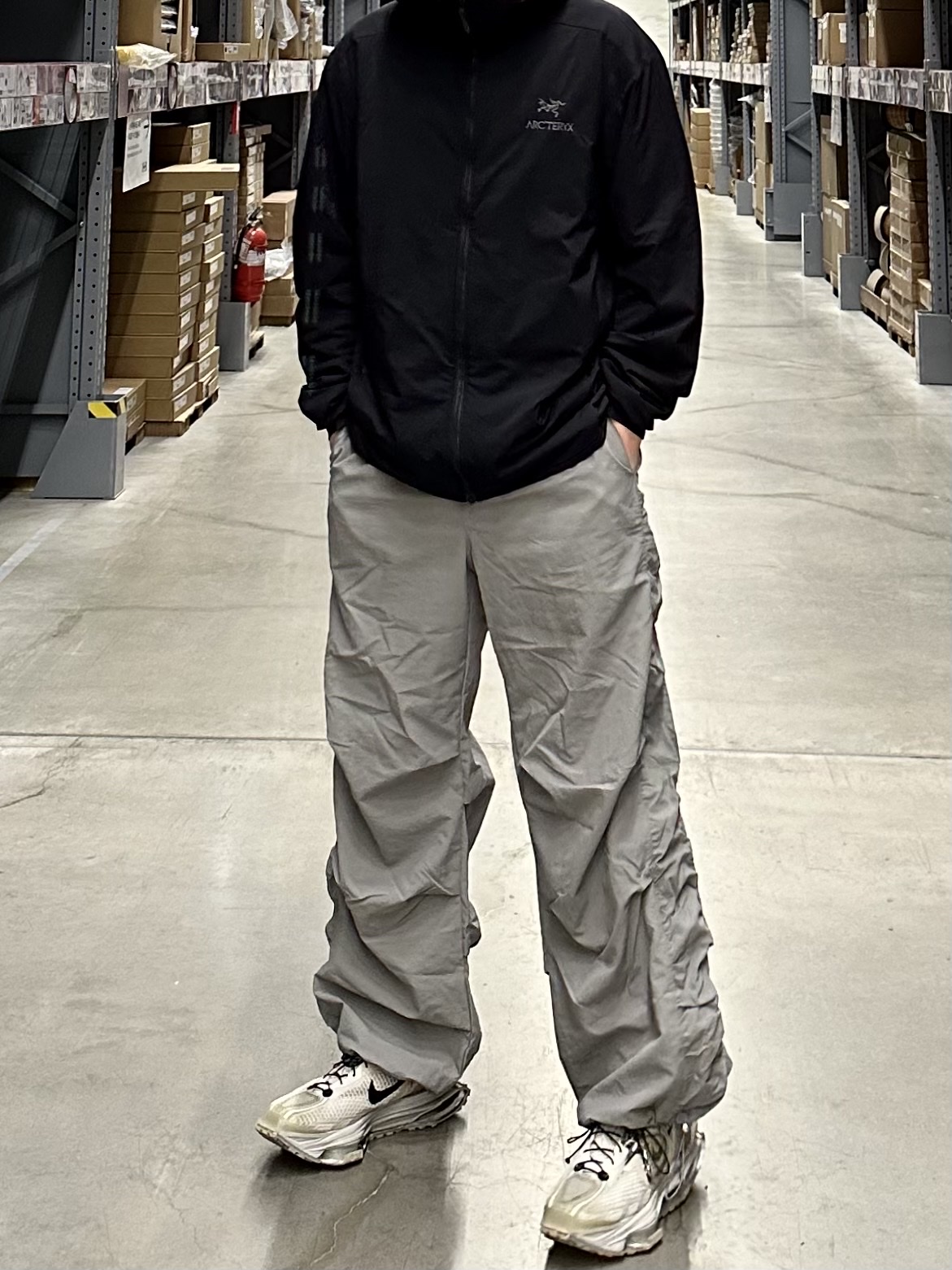 Nike x Matthew M Williams Zoom 004 Stone, Arc'teryx Atom Hoody Black 착용 스타일 - 2
