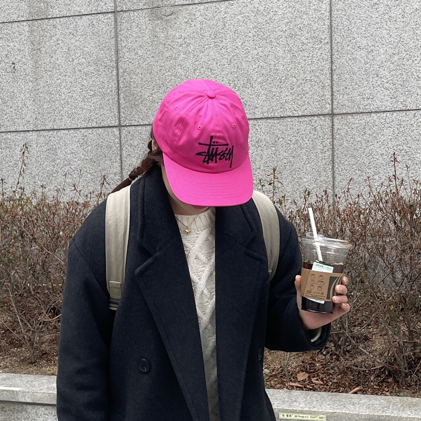 Stussy Low Profile Big Basic Snapback Pink 착용 스타일 - 1