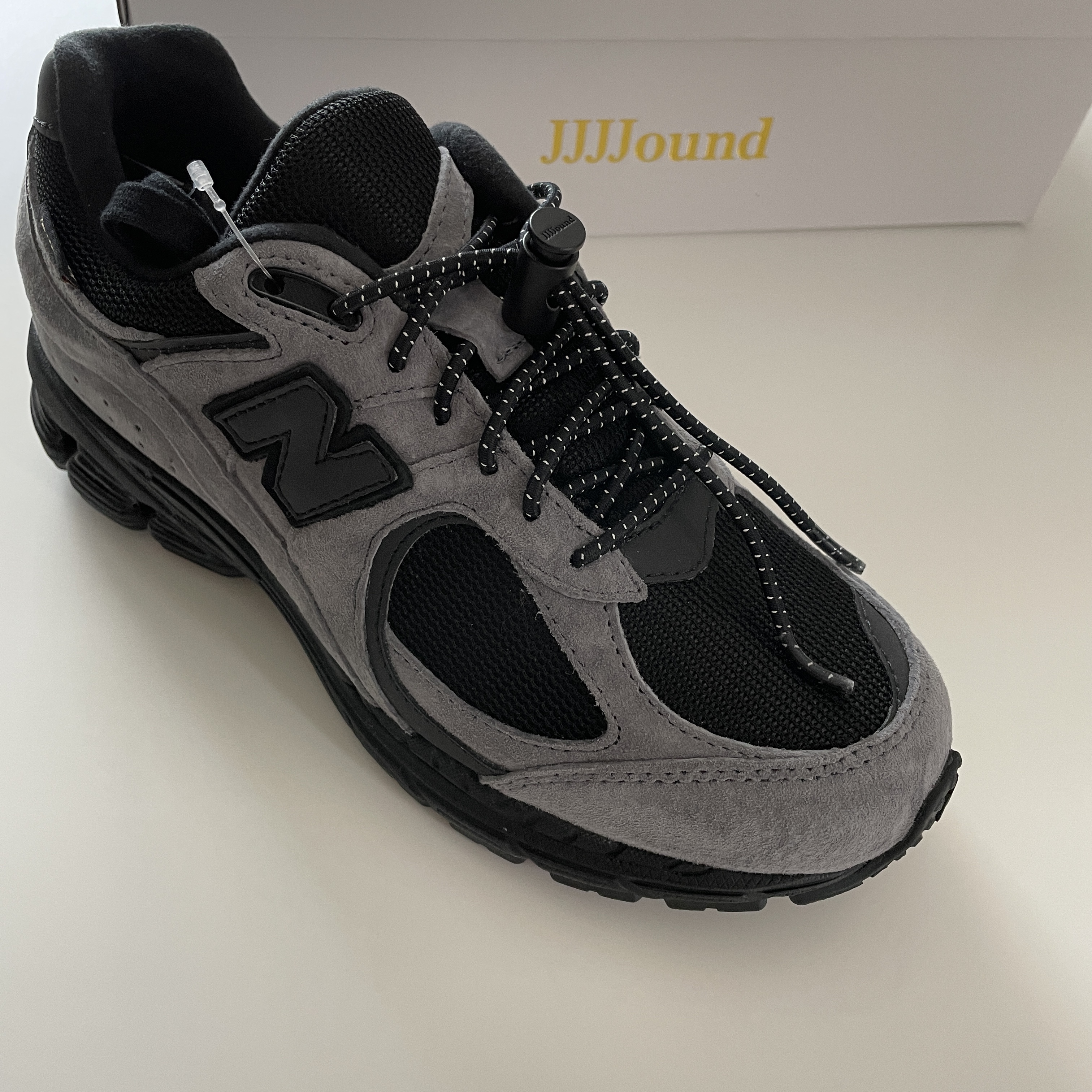 New Balance x JJJJound 2002R Gore-Tex Charcoal 착용 스타일 - 1