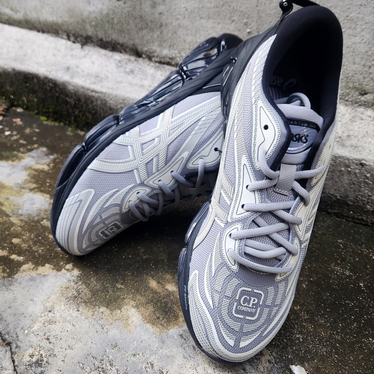 Asics x C.P. Company Gel-Quantum 360 VIII Cement Grey 착용 스타일 - 2