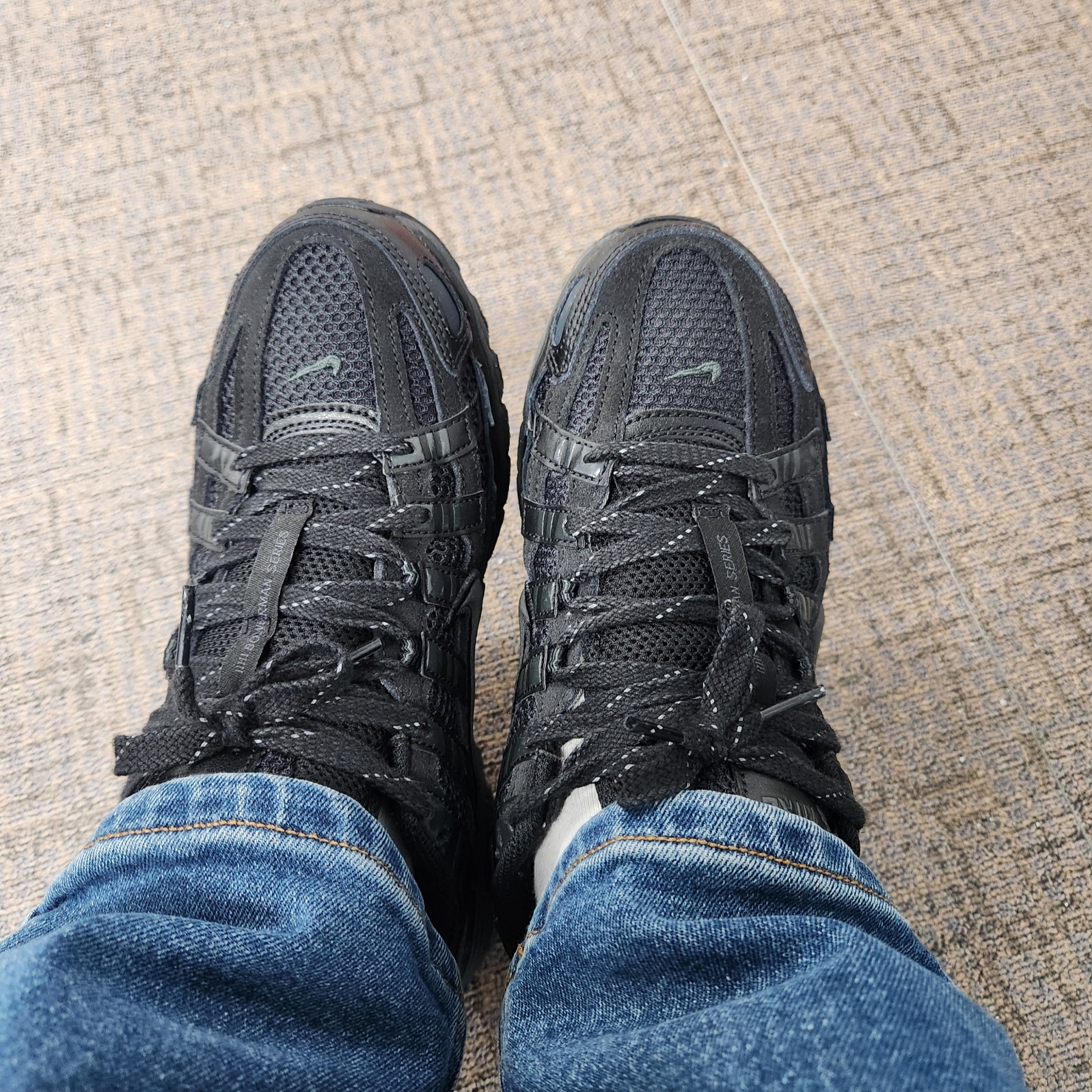 Nike P-6000 PRM Triple Black 착용 스타일 - 1