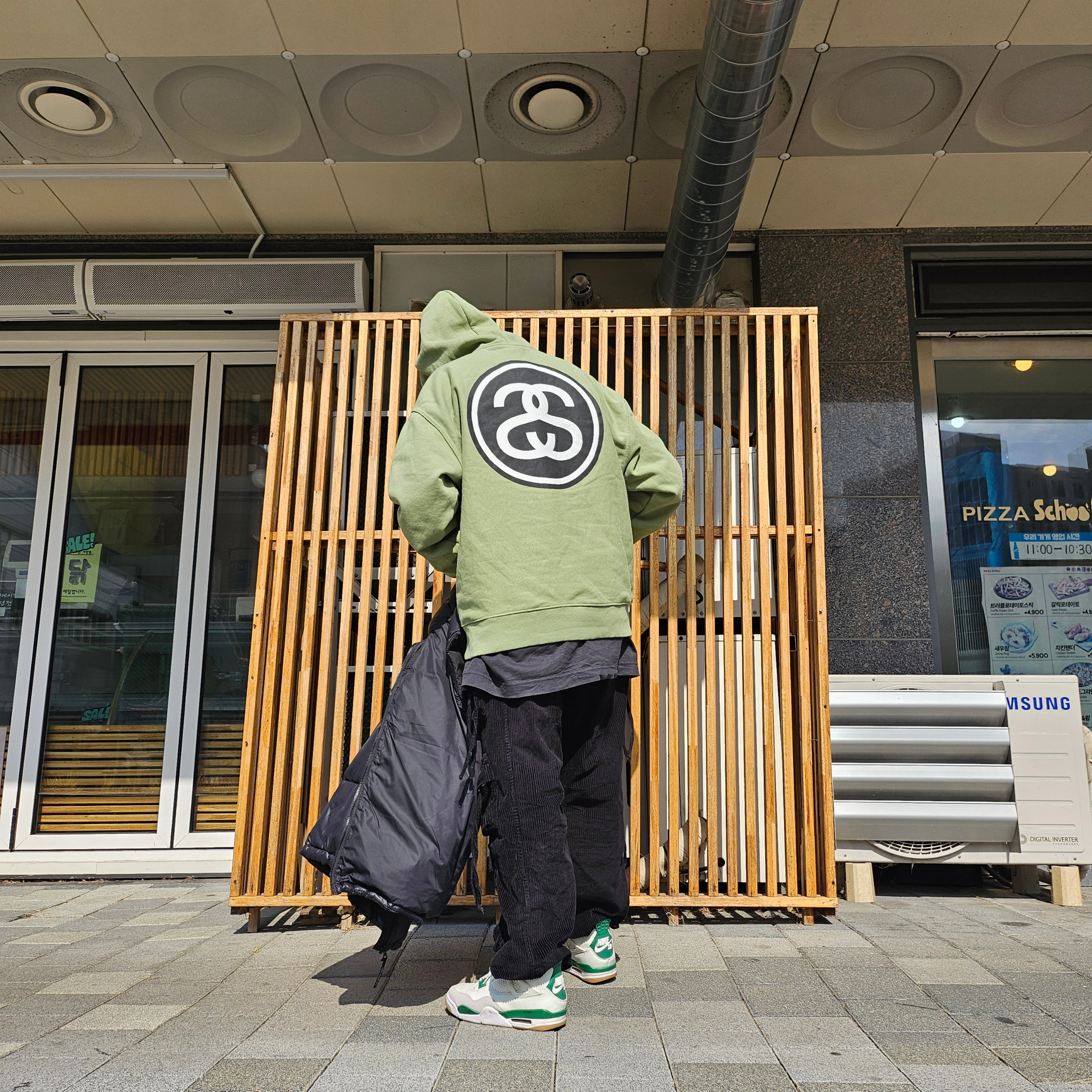 Oakley Eye Jacket Redux Matte Black Frame Prizm Grey Lenses High Bridge Fit, Stussy SS Link Hoodie Moss 착용 스타일 - 3
