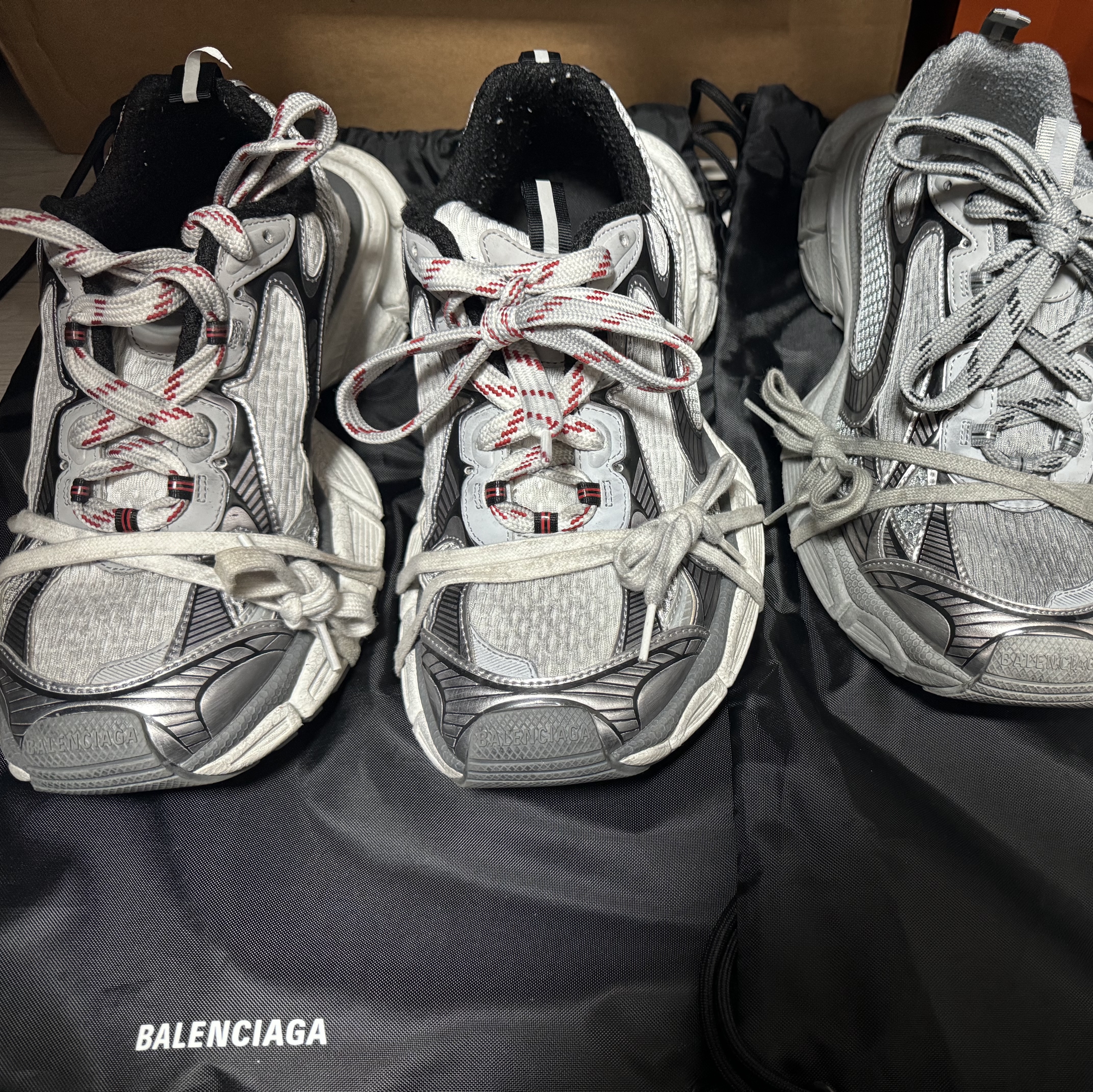 Balenciaga 3XL Sneakers Grey White Red 착용 스타일 - 1