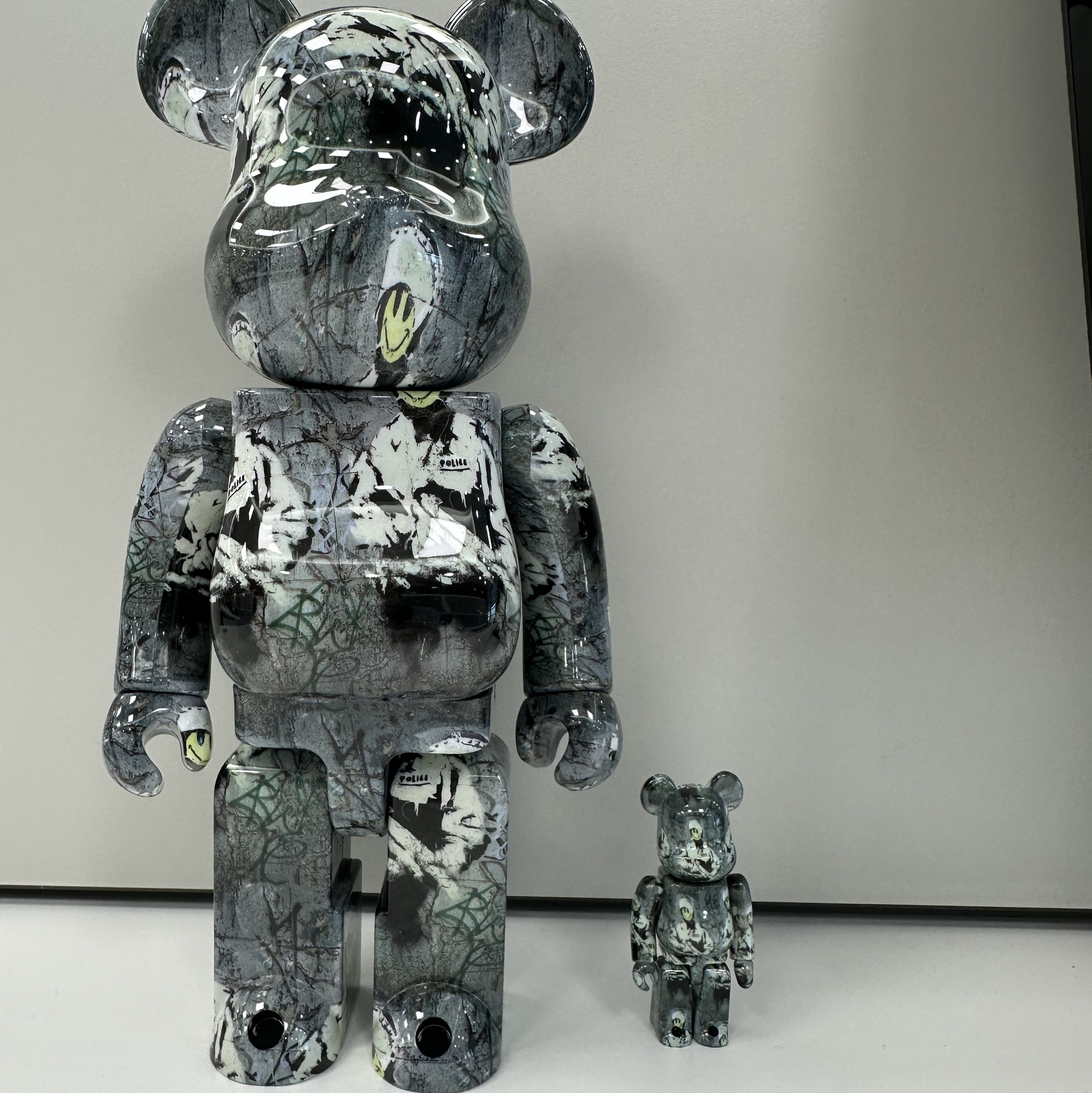Bearbrick Riot Cop 100% & 400% Set 착용 스타일