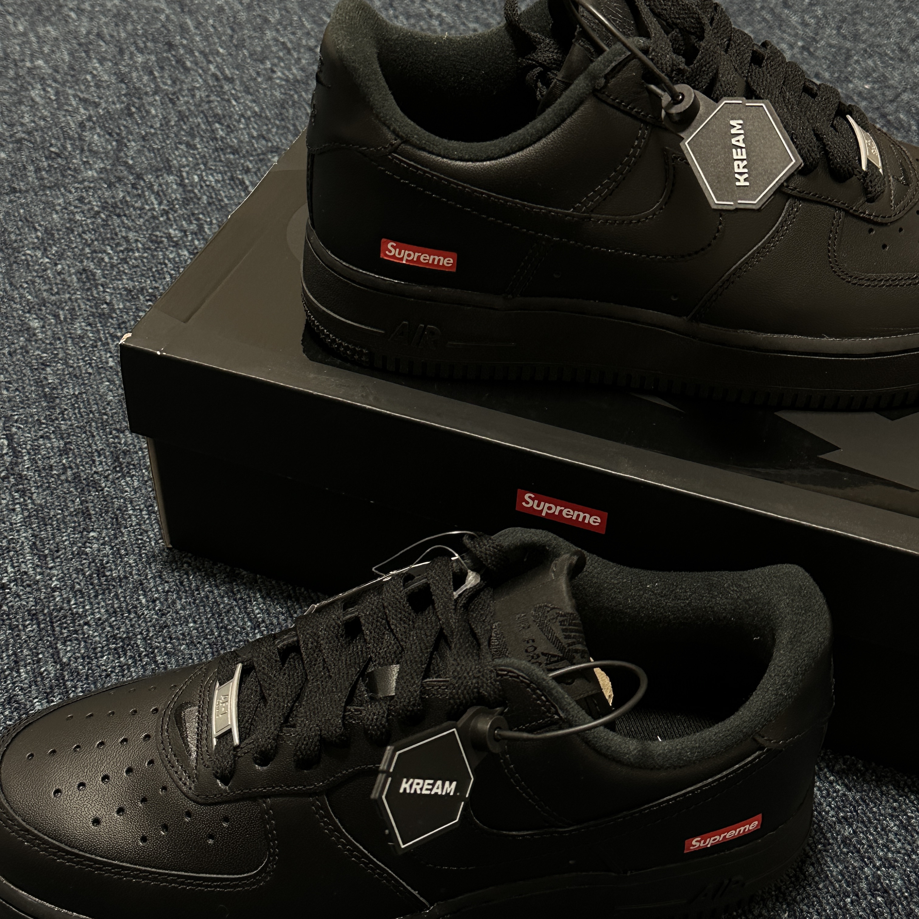Nike x Supreme Air Force 1 Low Black 착용 스타일