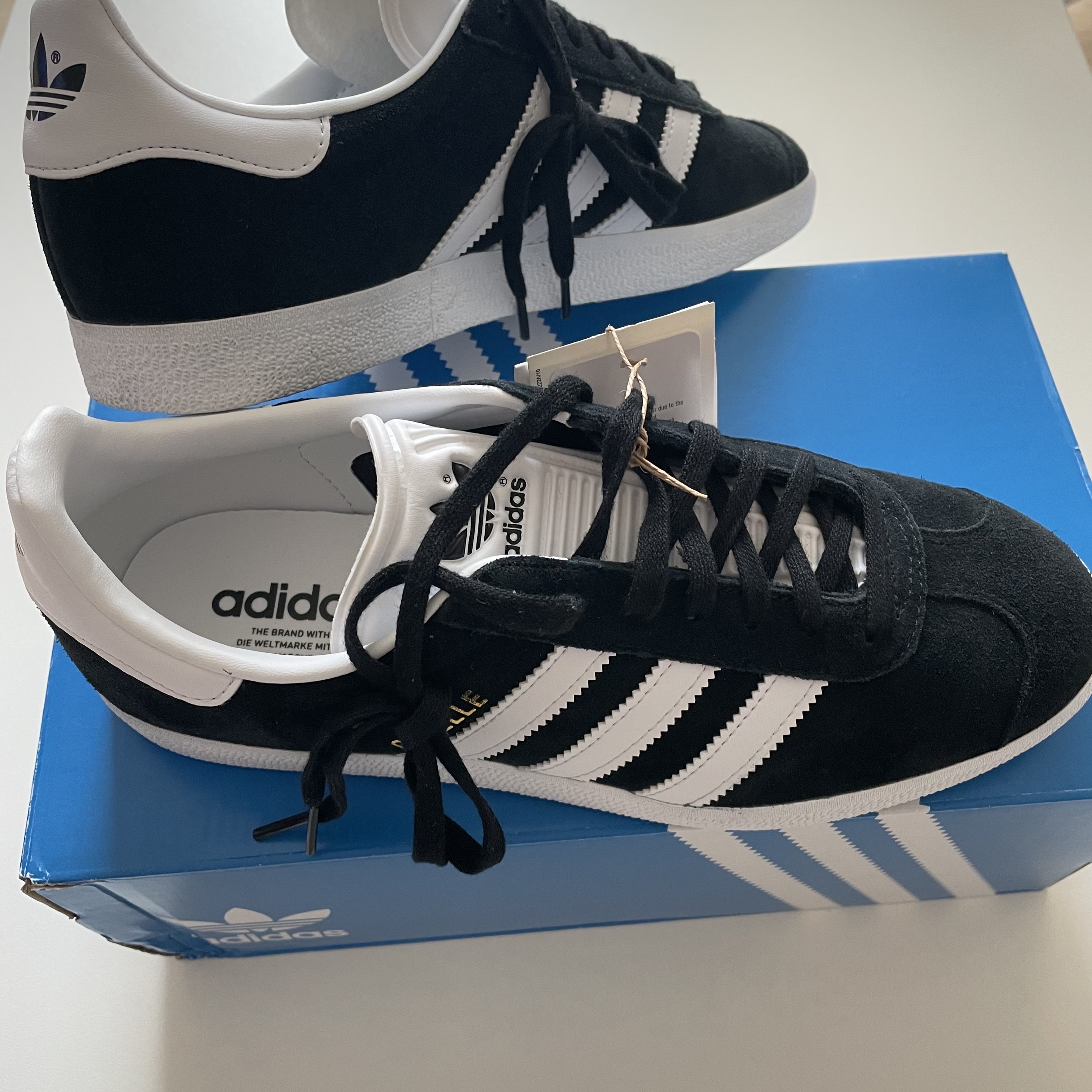 Adidas Gazelle Core Black White 착용 스타일