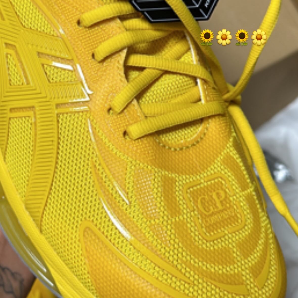 Asics x C.P. Company Gel-Quantum 360 VIII Yellow 착용 스타일