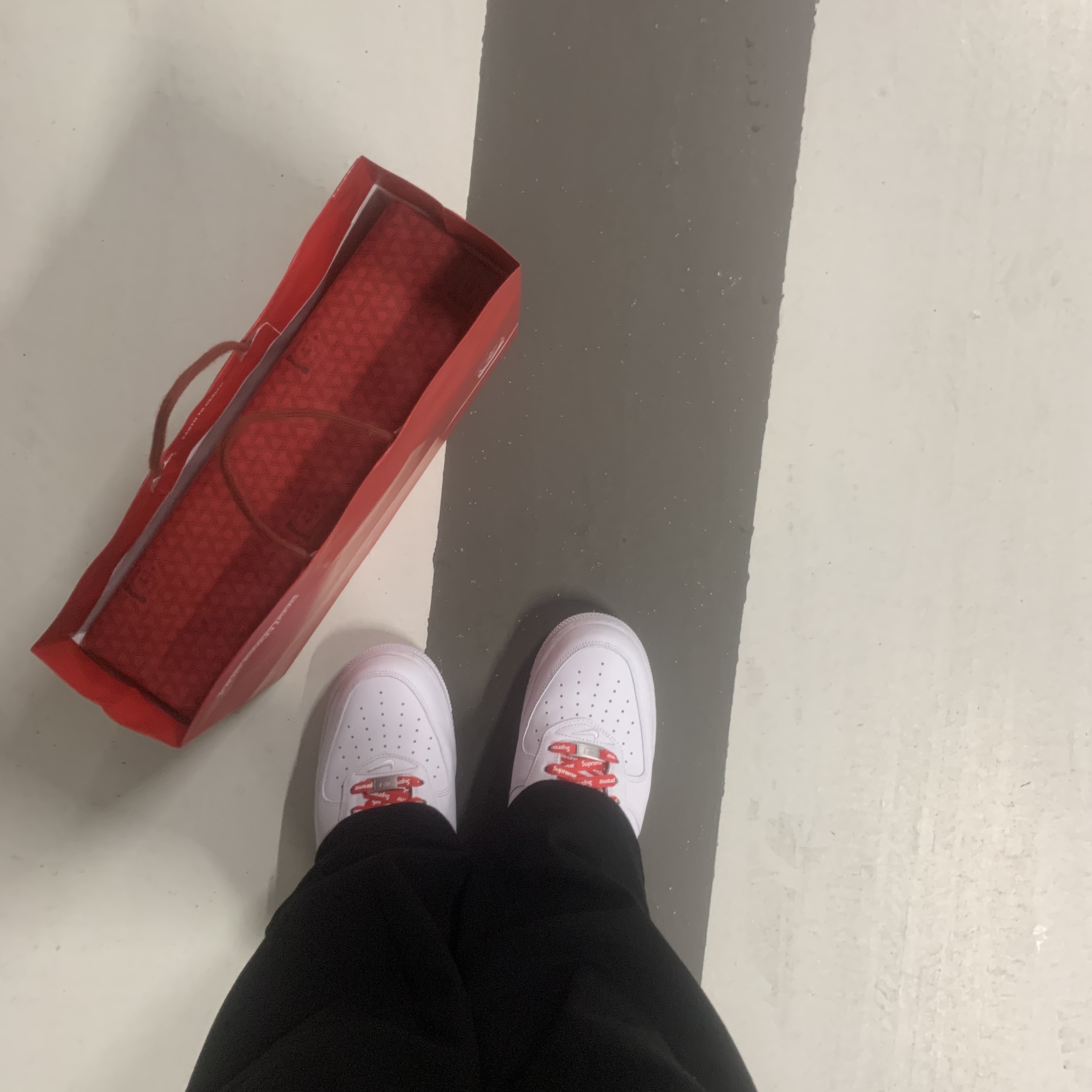 Nike x Supreme Air Force 1 Low White 착용 스타일