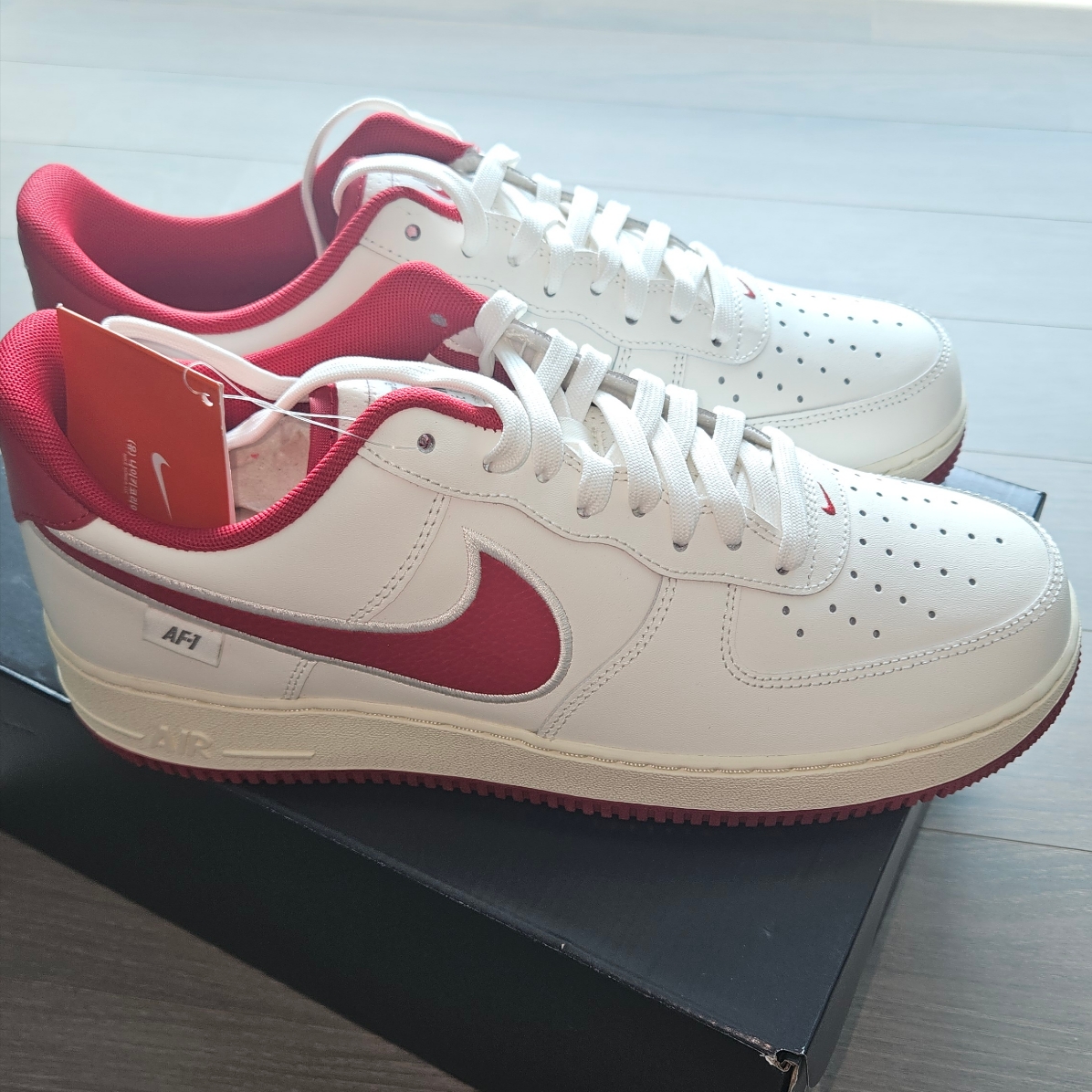 Nike Air Force 1 '07 Sail Gym Red 착용 스타일 - 3