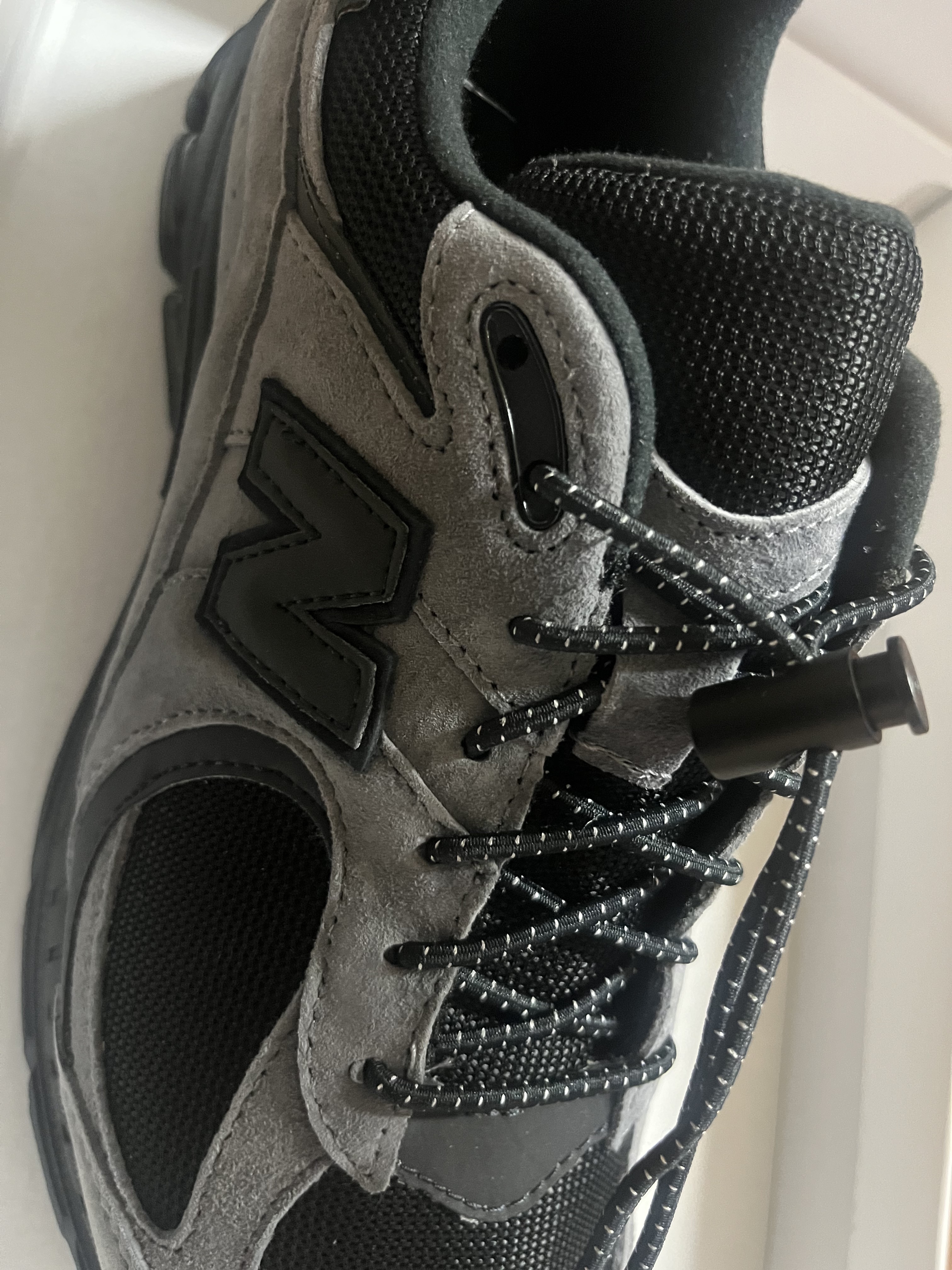 New Balance x JJJJound 2002R Gore-Tex Charcoal 착용 스타일