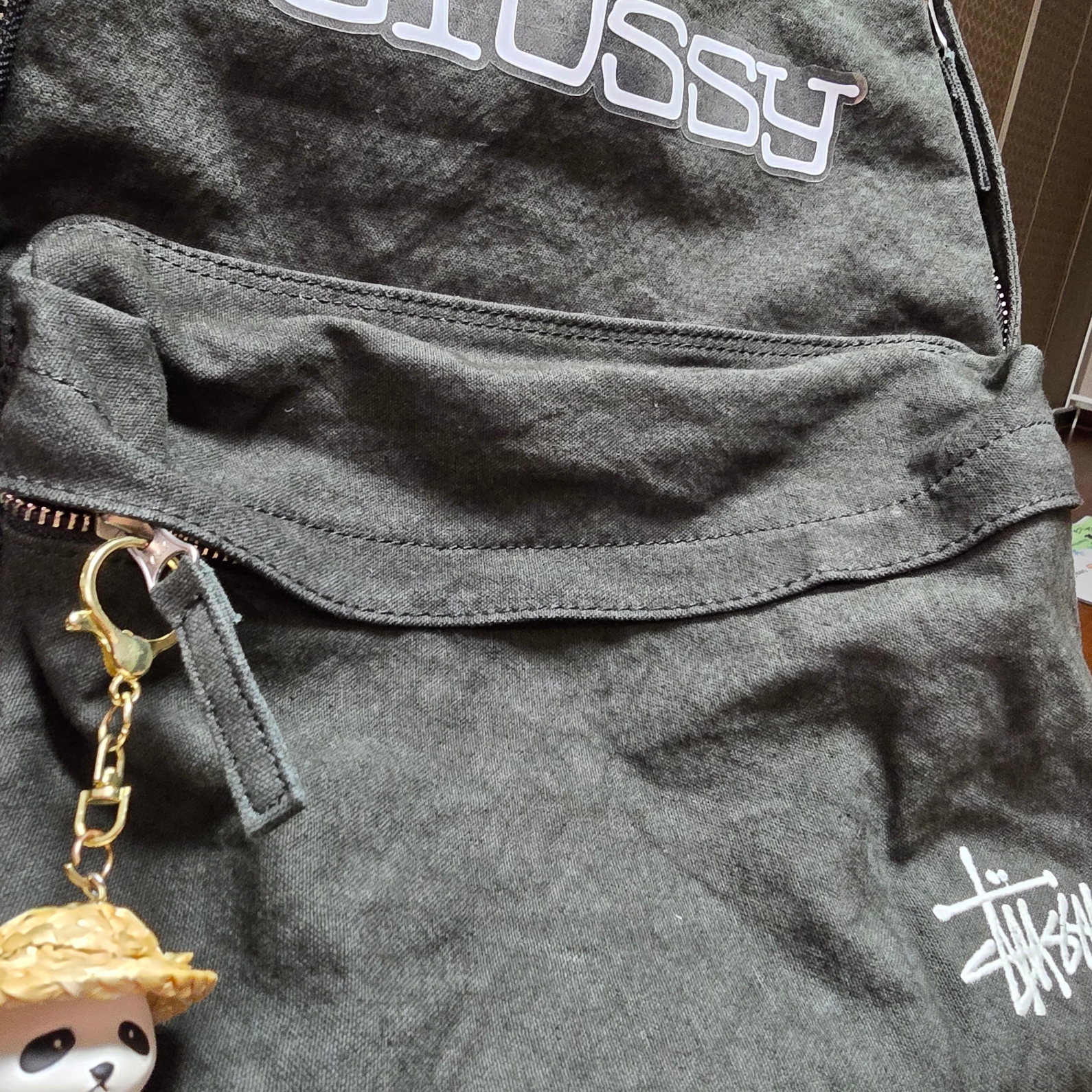 Stussy Canvas Backpack Washed Black 착용 스타일 - 1