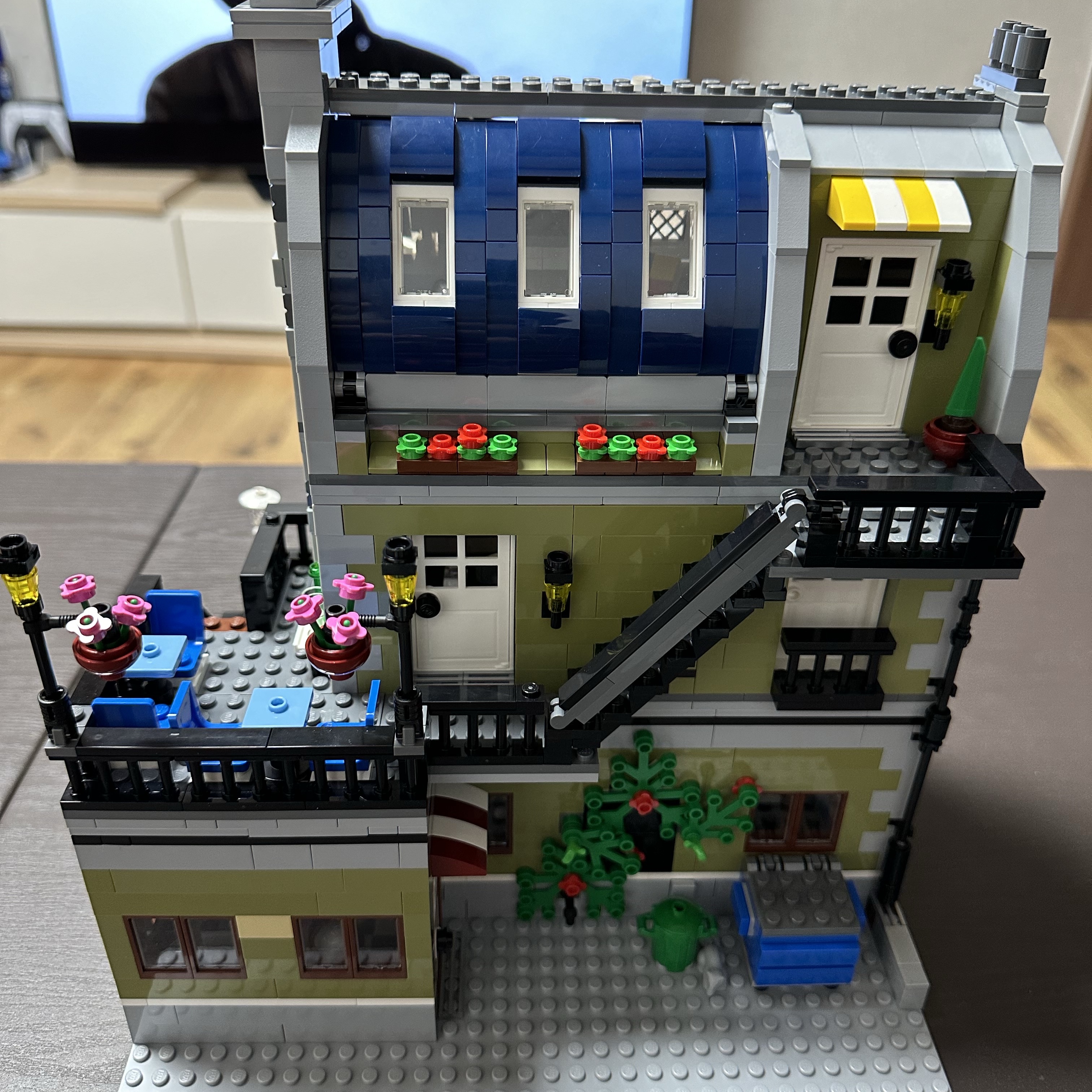Lego Parisian Restaurant 착용 스타일 - 2