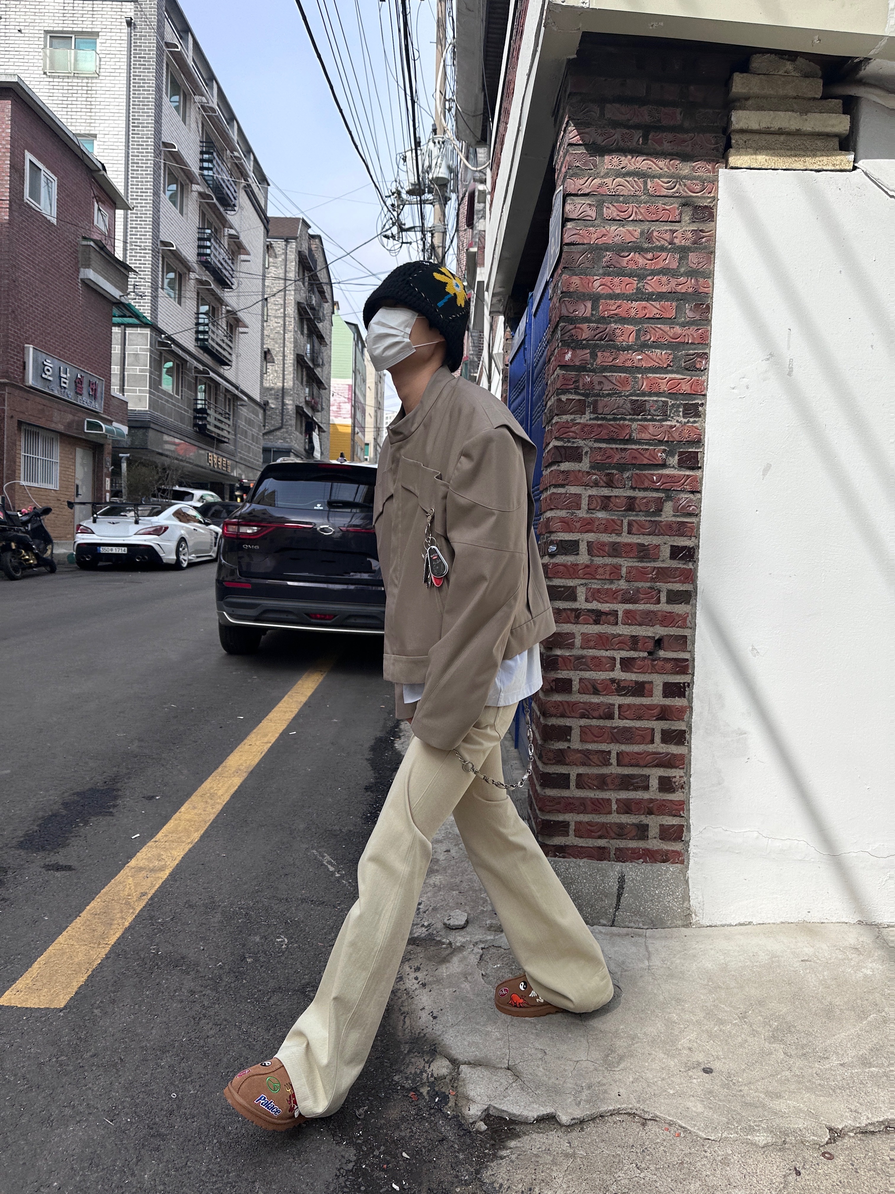 Nonnod Flared Pants Beige 착용 스타일 - 1