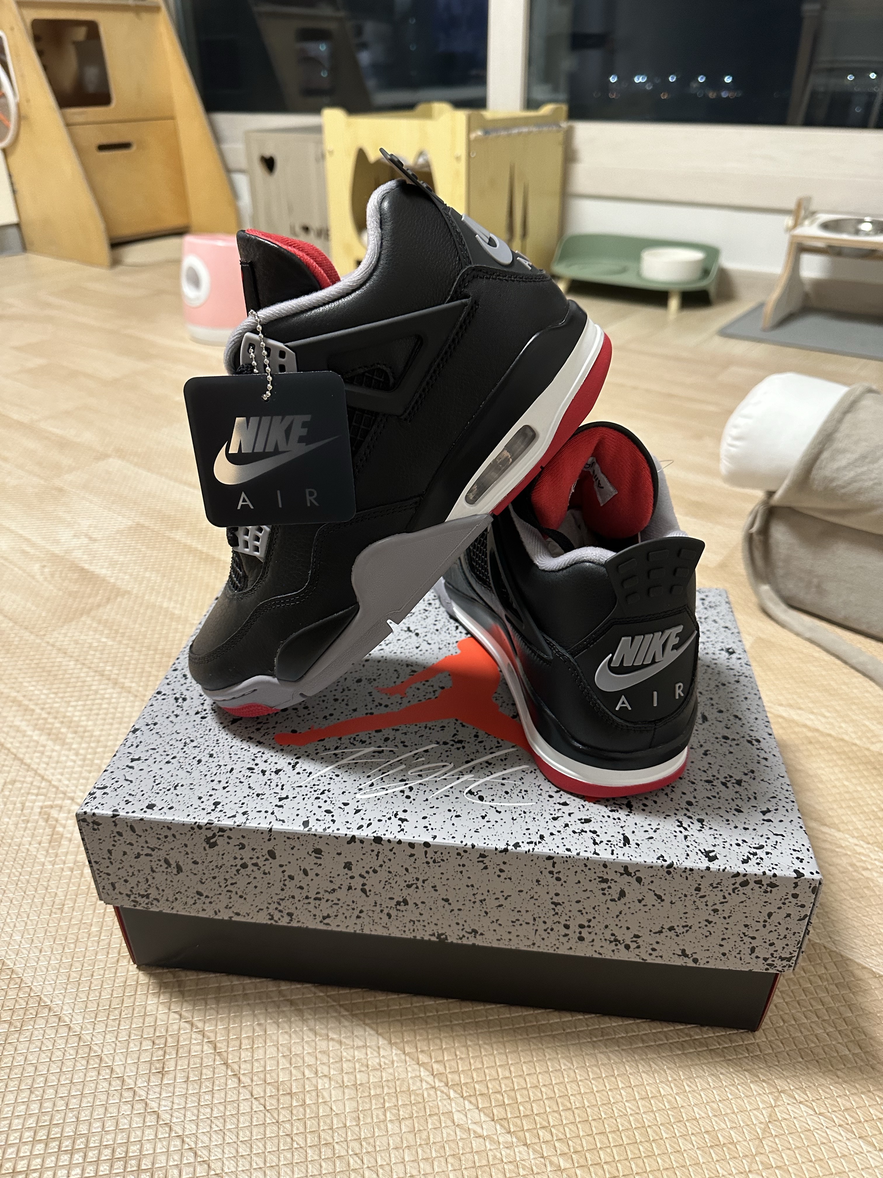 Jordan 4 Retro Bred Reimagined 착용 스타일 - 3