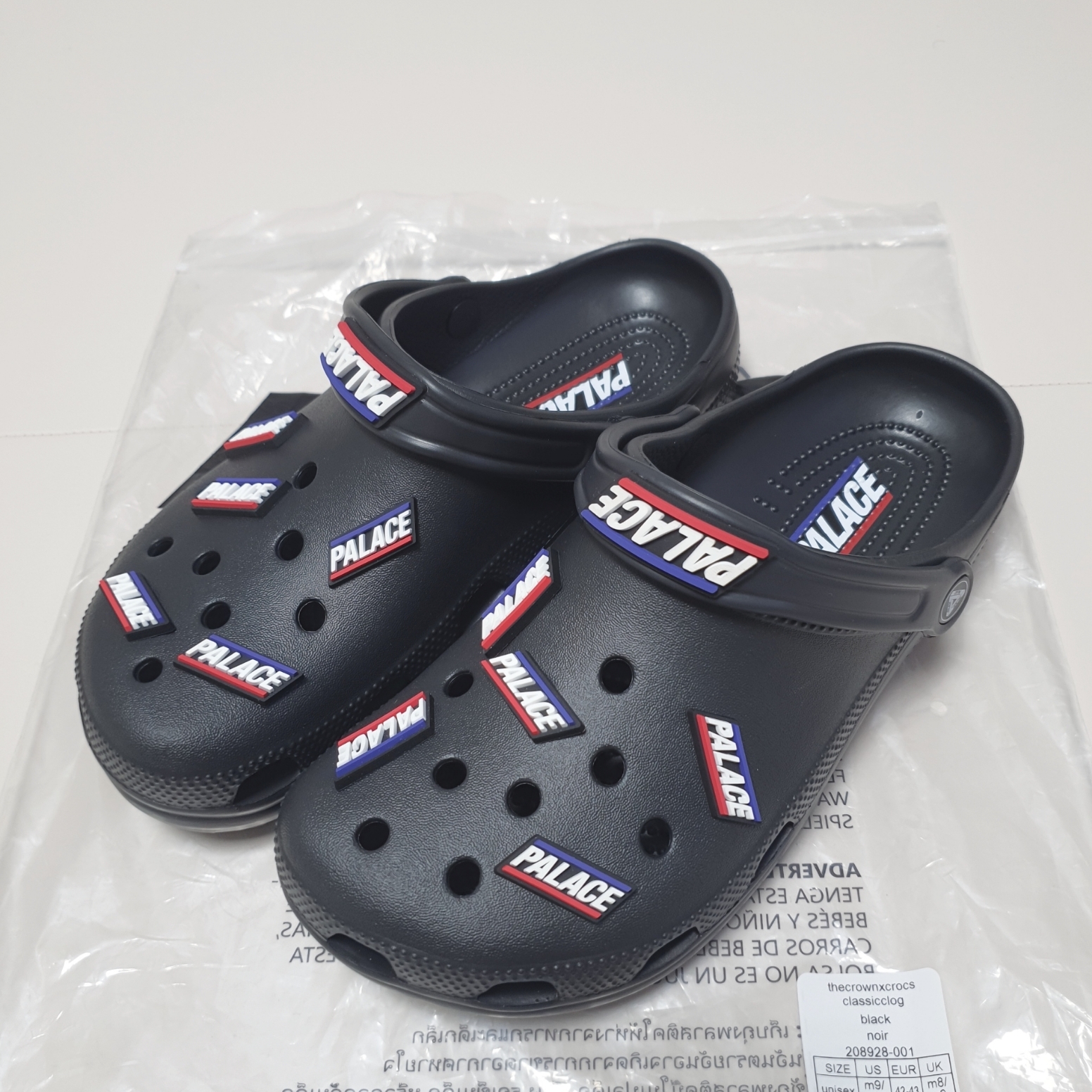 Crocs x Palace Classic Clog Black 착용 스타일