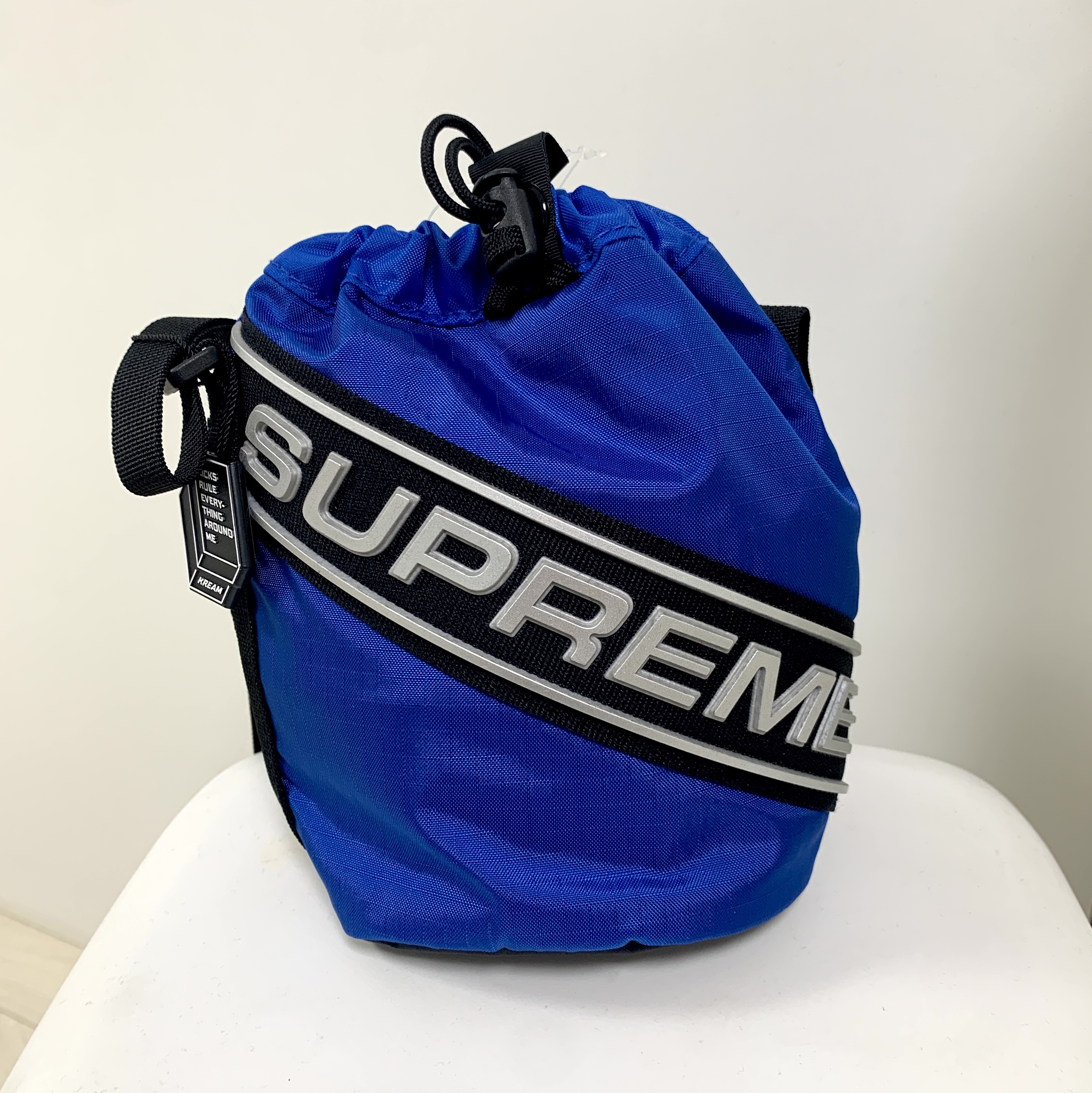 Supreme Small Cinch Pouch Blue - 23FW 착용 스타일