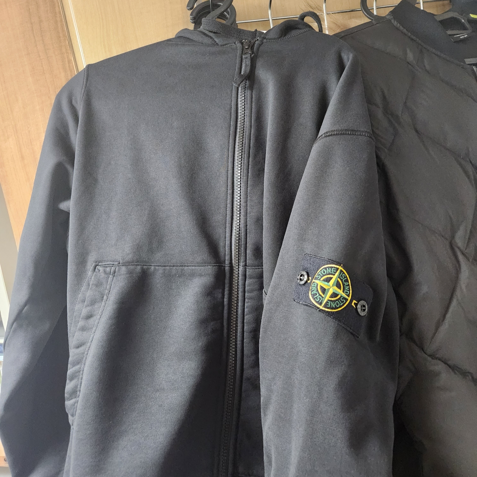 Stone Island 64251 Garment Dyed Cotton Fleece Full Zip Hooded Sweatshirt Black - 24SS 착용 스타일