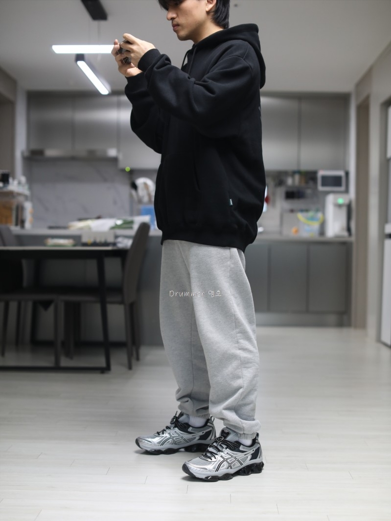 Asics Gel-Quantum Kinetic Mid Grey Pure Silver 착용 스타일