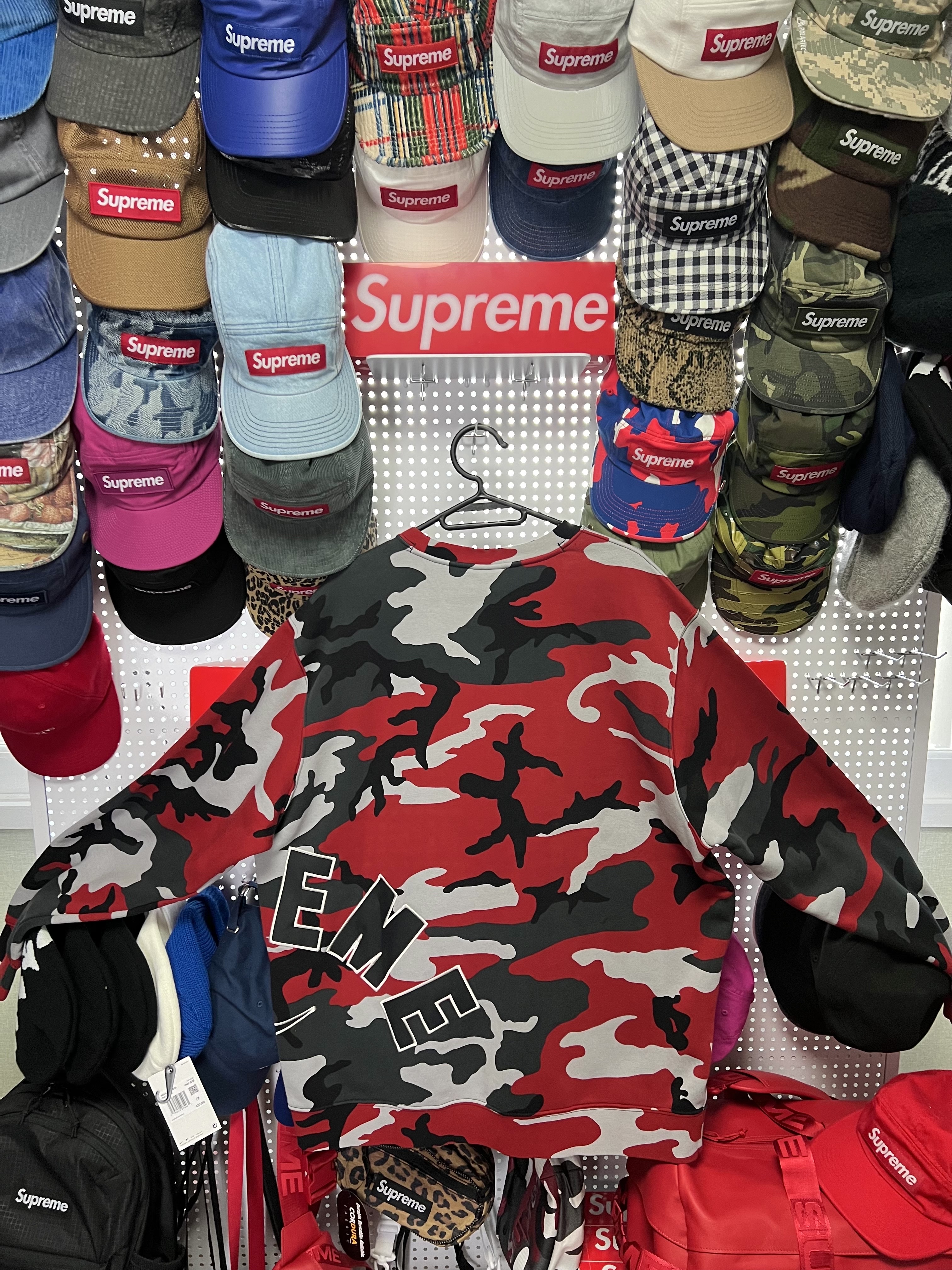 Supreme x Nike Arc Crewneck Red Camo- 22SS 착용 스타일 - 1