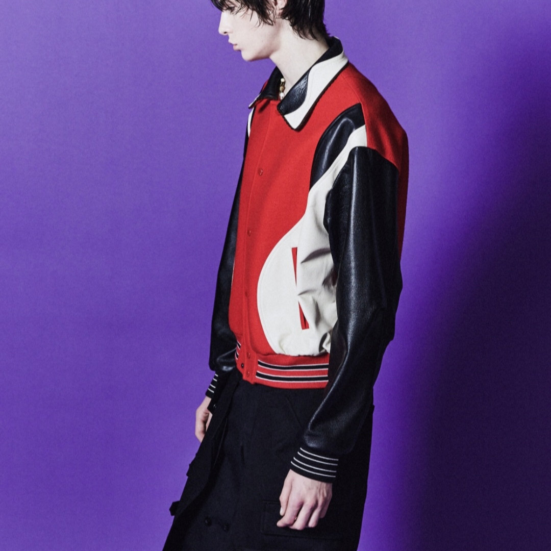 [KREAM 단독] ADSB Andersson Bell Robyn Varsity Jacket Red 착용 스타일 - 2