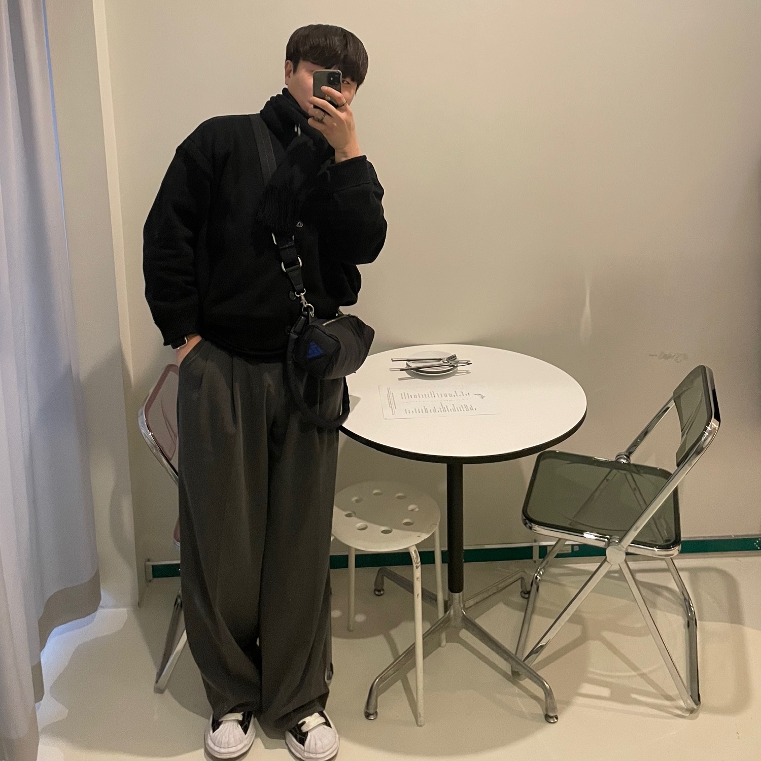 Maison Mihara Yasuhiro Blakey OG Sole Canvas Low-top Sneakers Black White, AMI de Coeur Wool Classic Muffler Black 착용 스타일