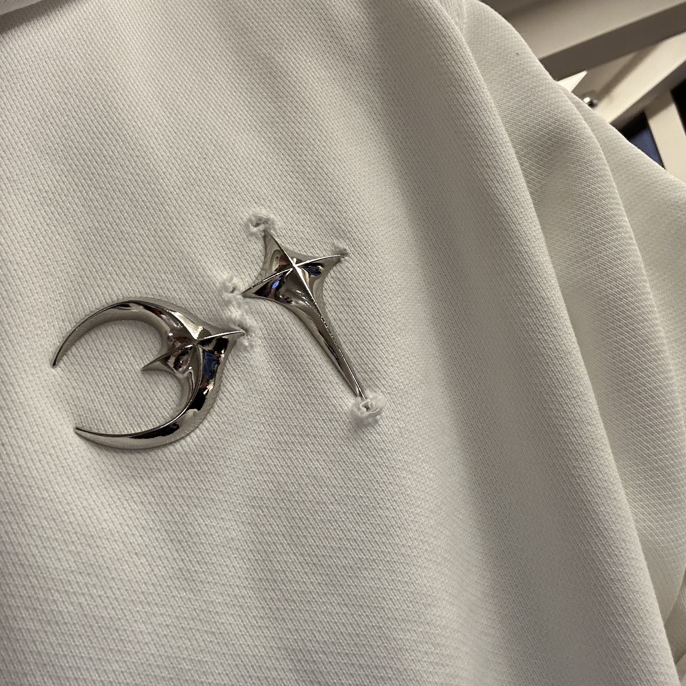 Thug Club Armor Hoodie White 착용 스타일